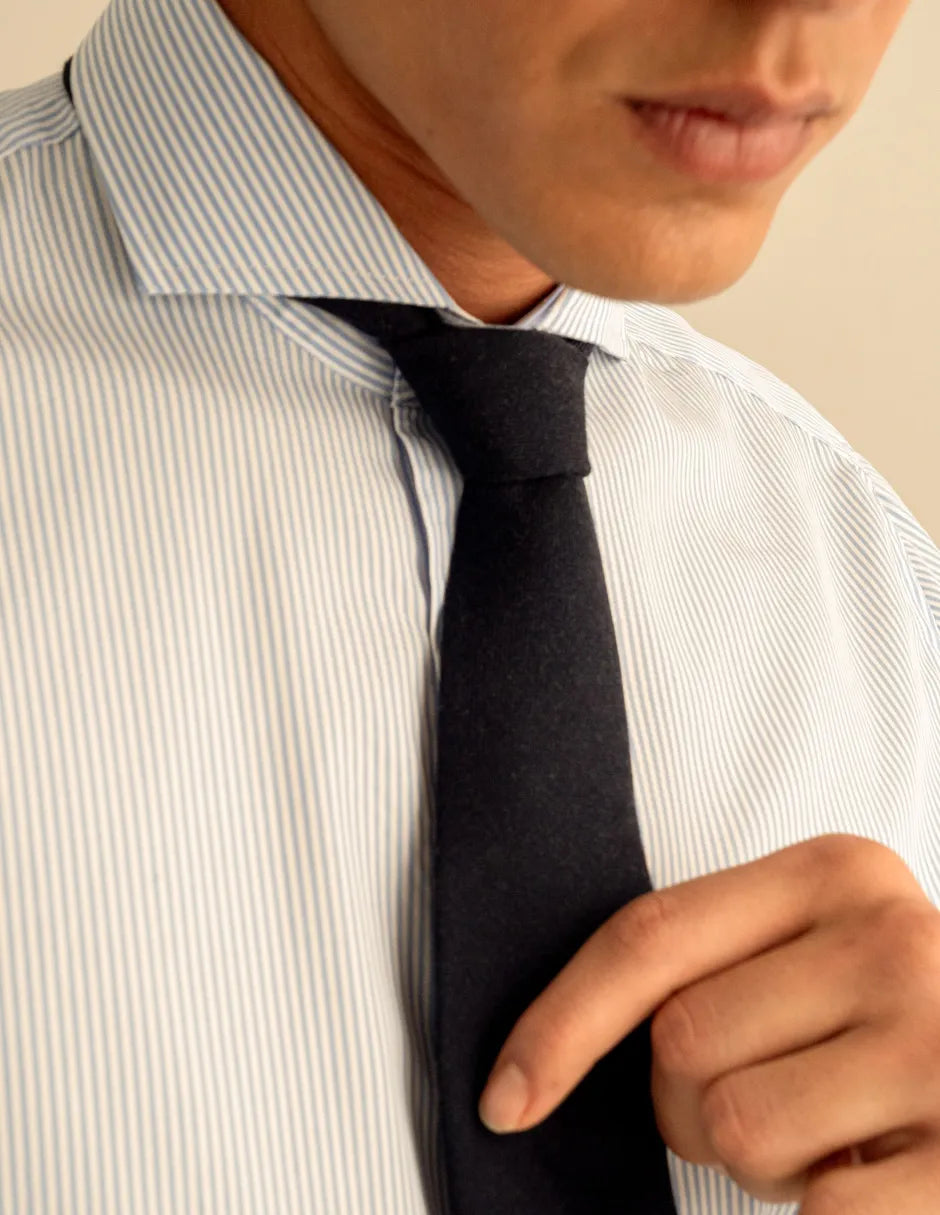 Corbata de lana azul marino
