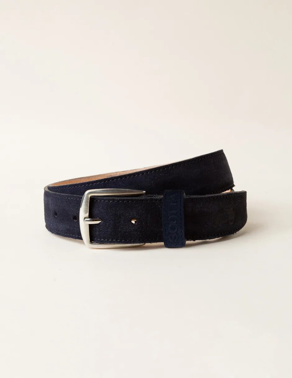 Cinturón de piel azul marino