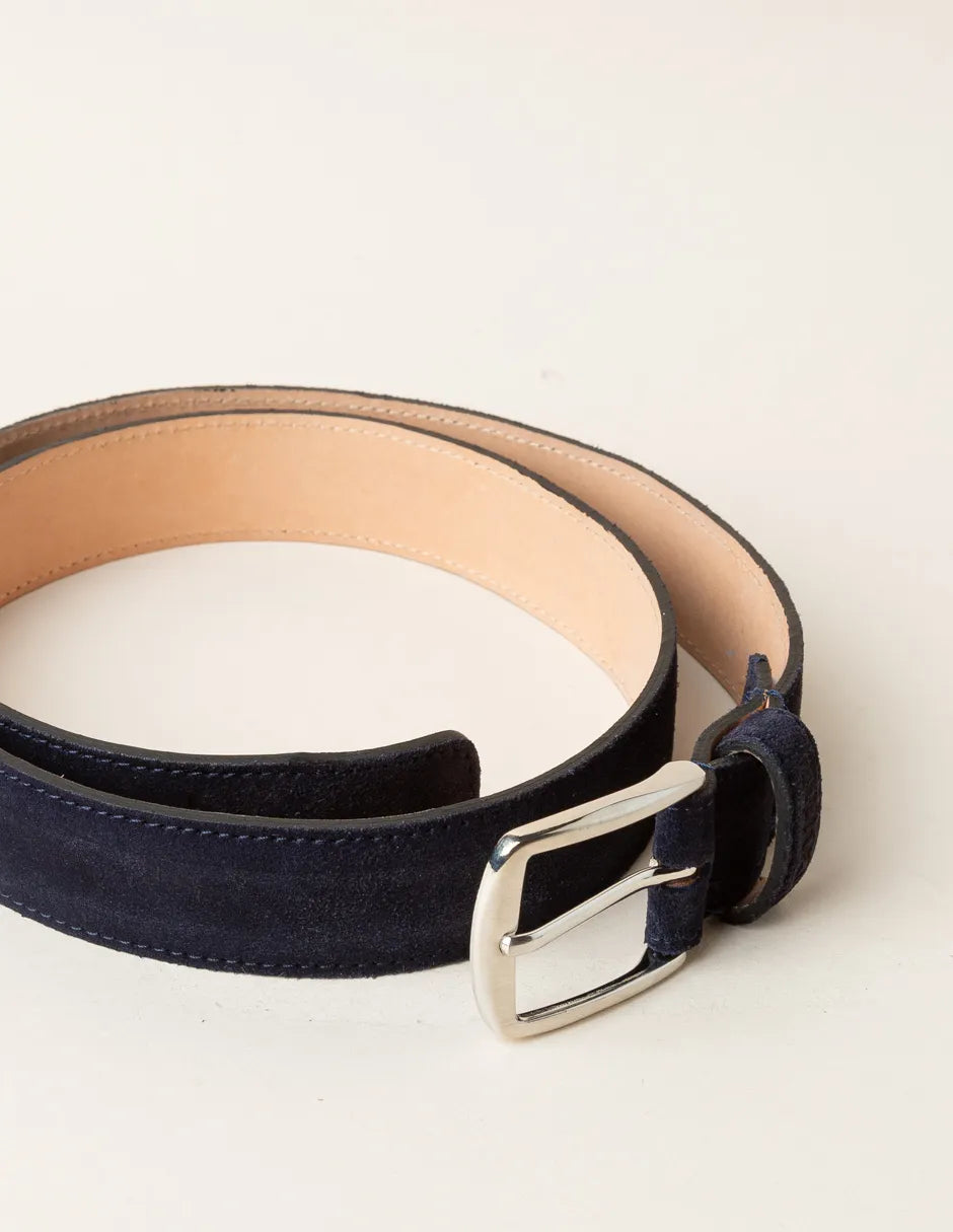 Cinturón de piel azul marino