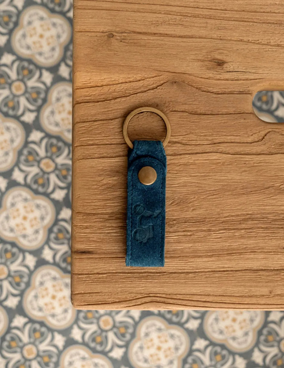Llavero de piel con logo marino