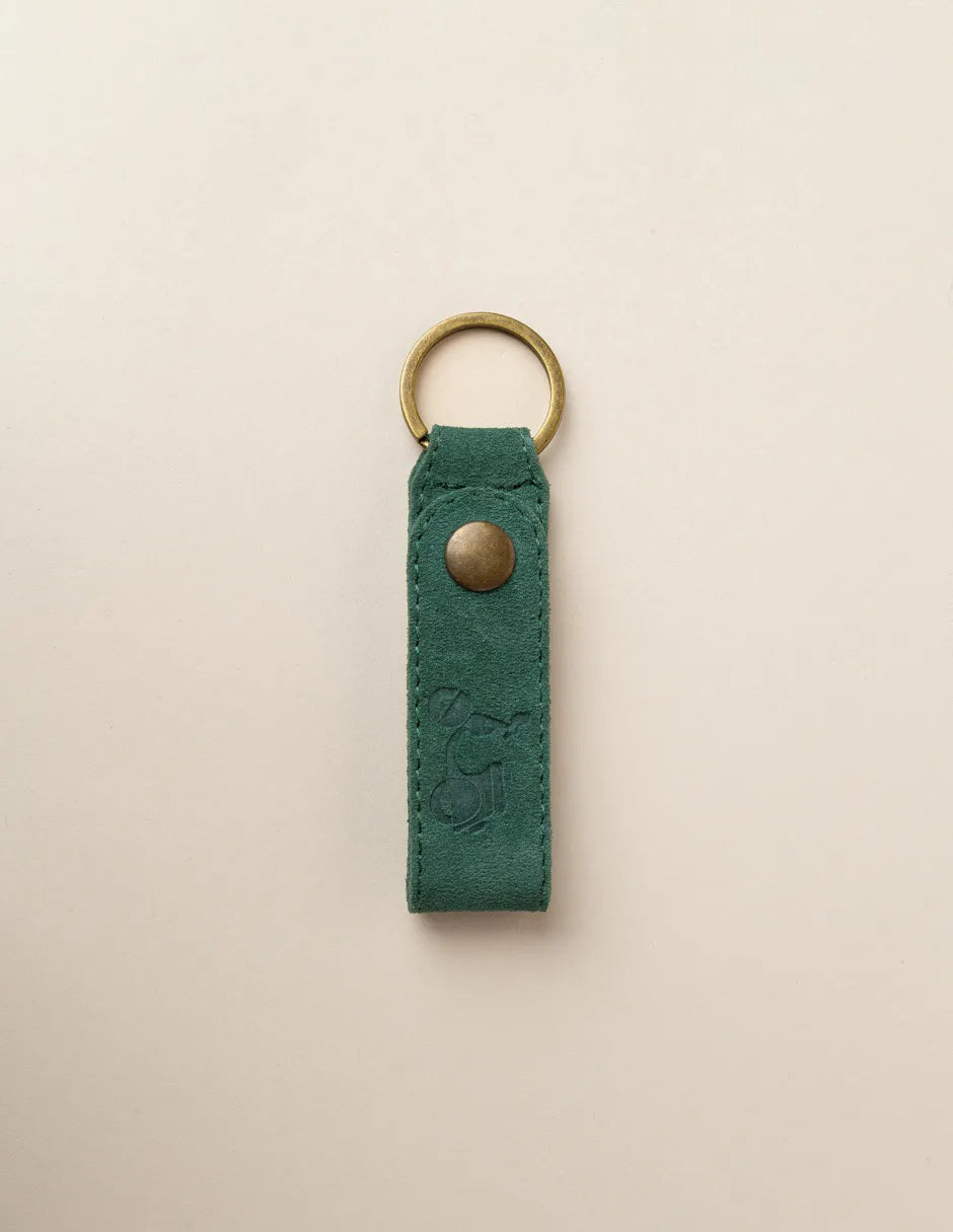 Llavero piel verde con logo