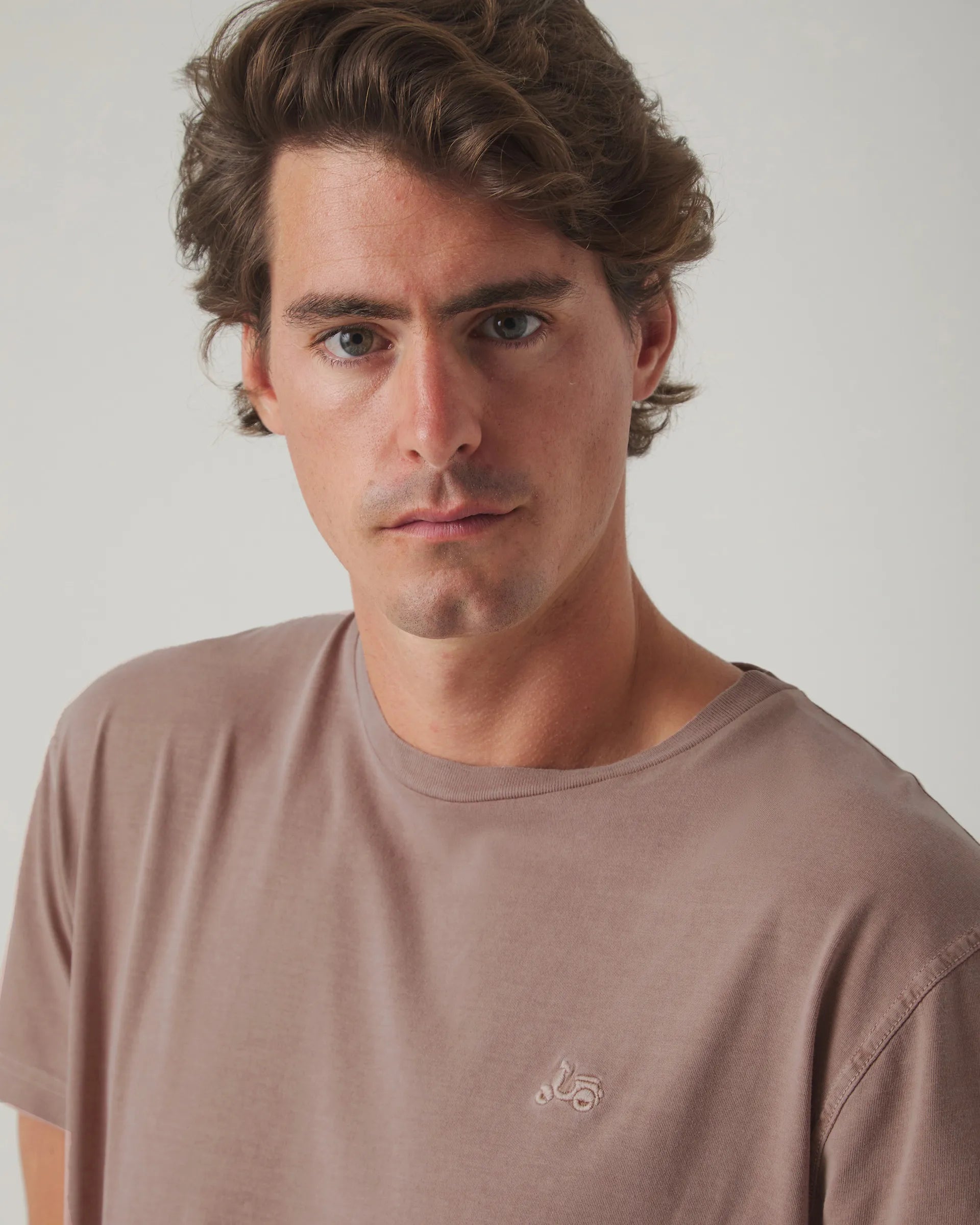 Camiseta rosa básica logo