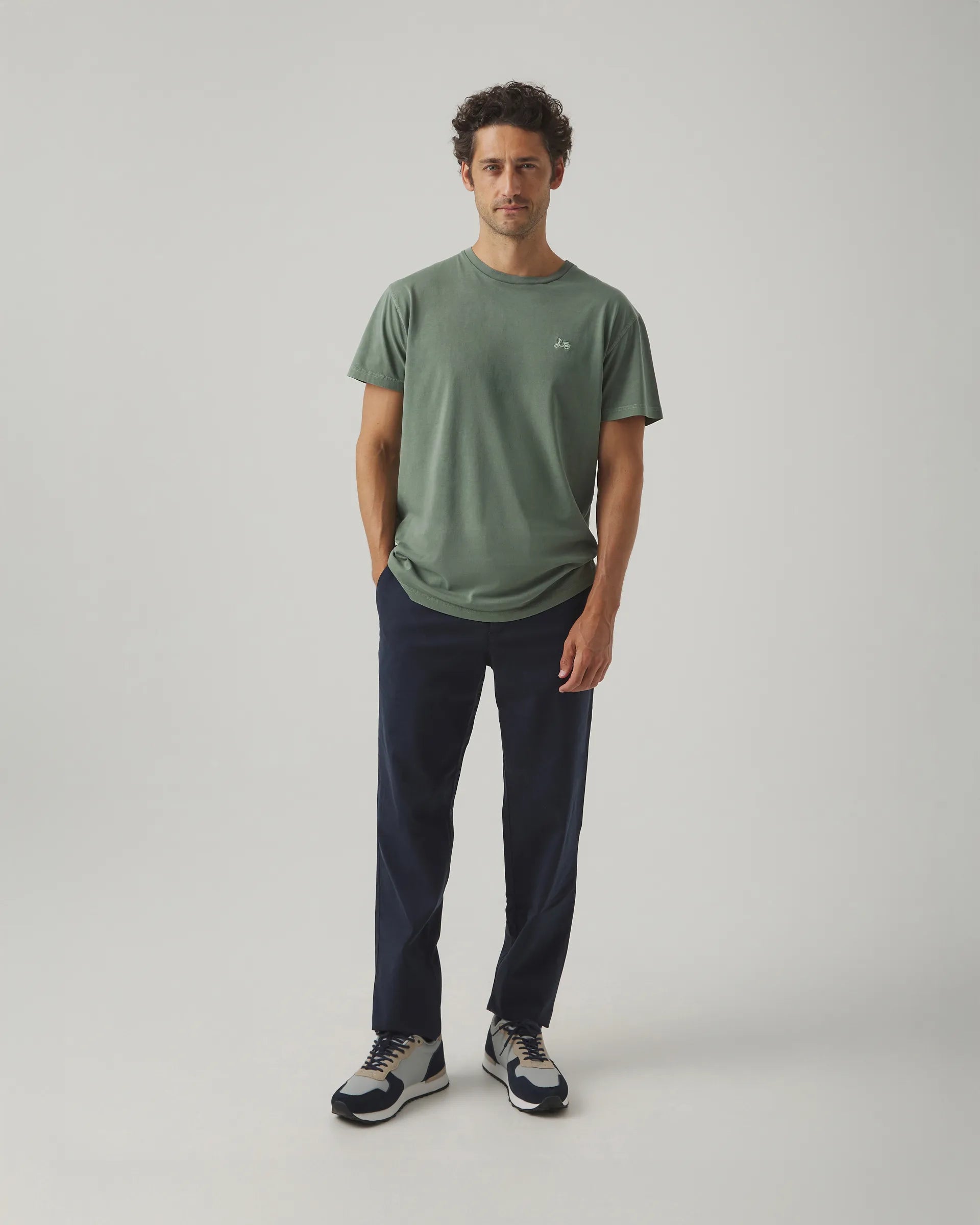 Camiseta verde básica logo