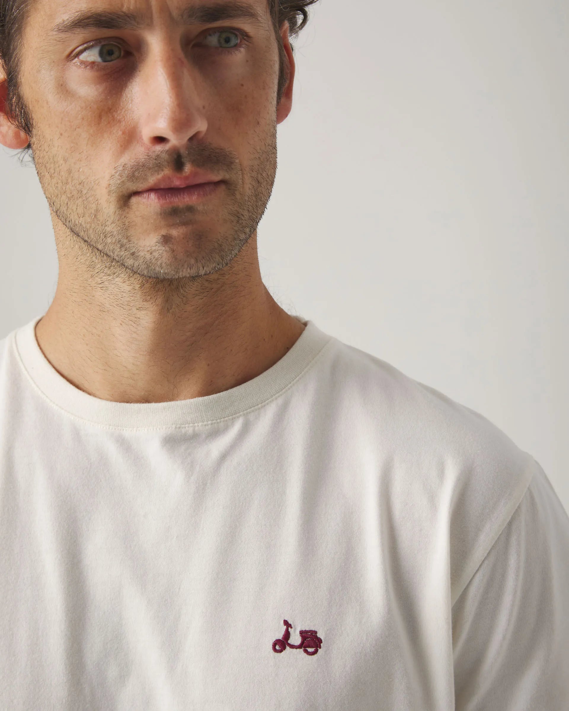 Camiseta con dibujo en la espalda