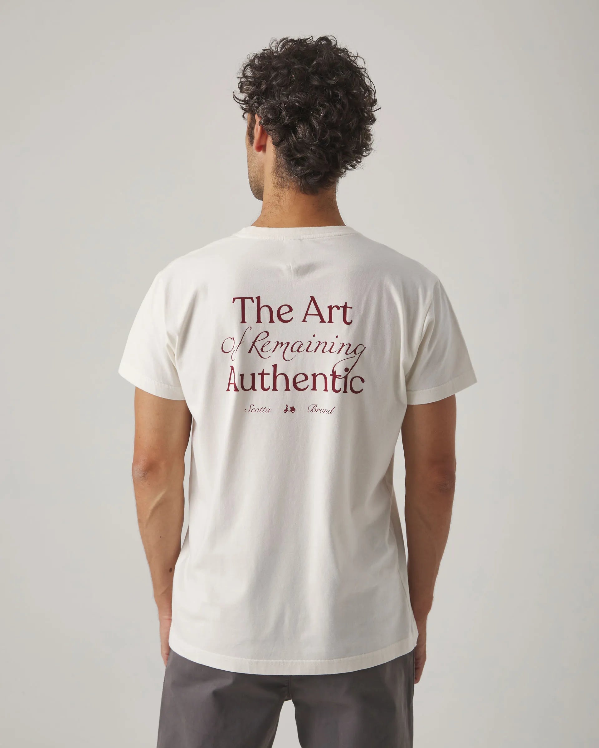 Camiseta con dibujo en la espalda