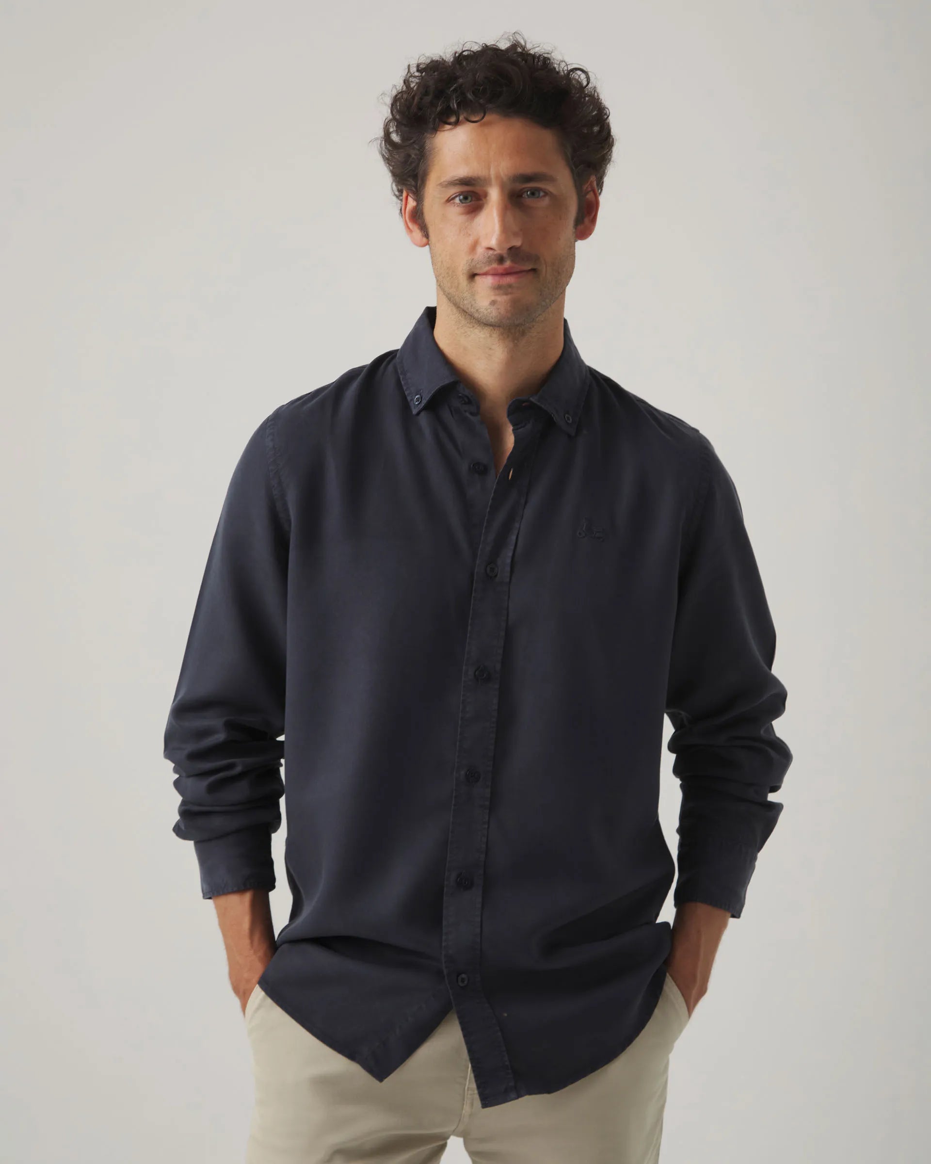 Camisa ligera azul marino