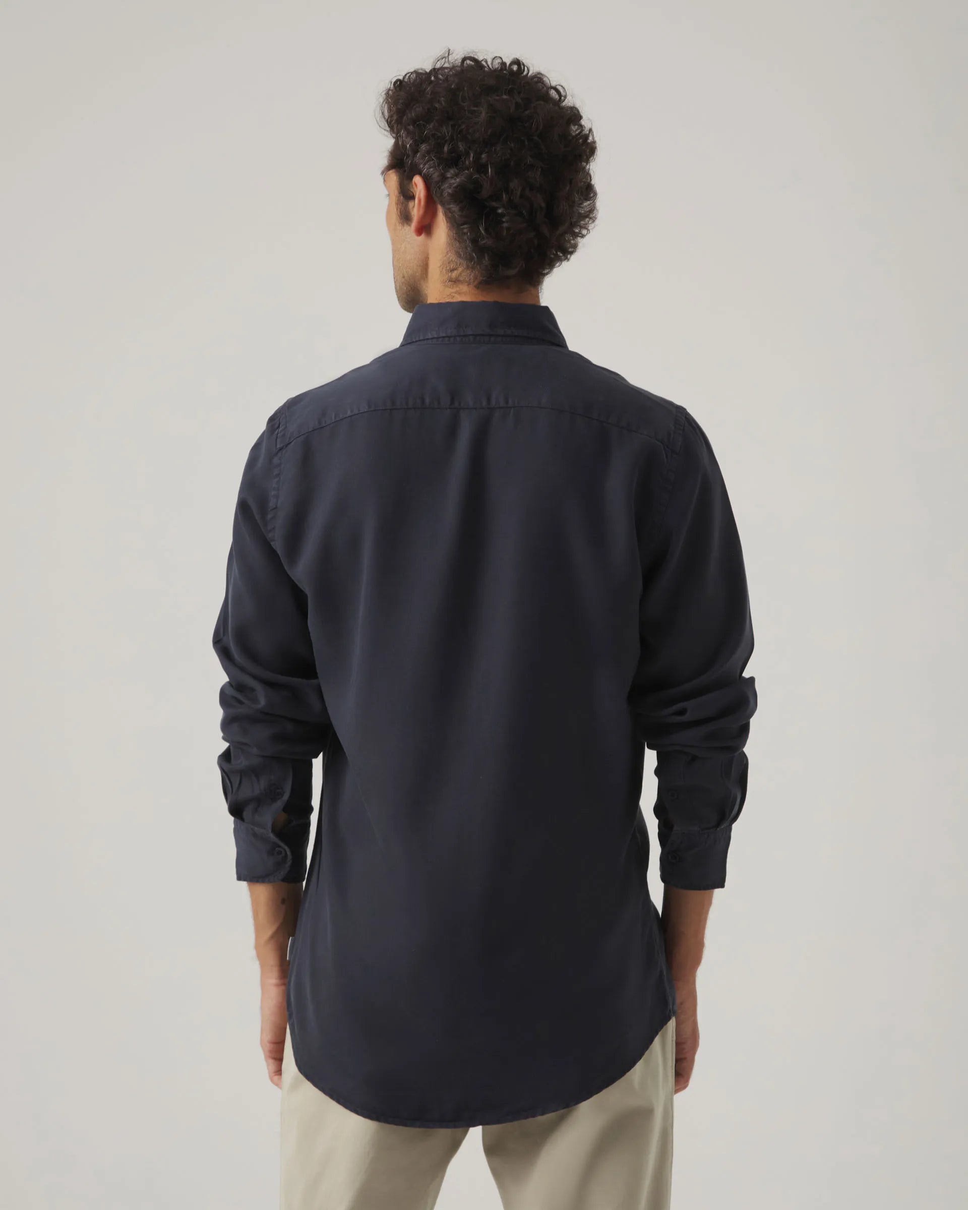 Camisa ligera azul marino