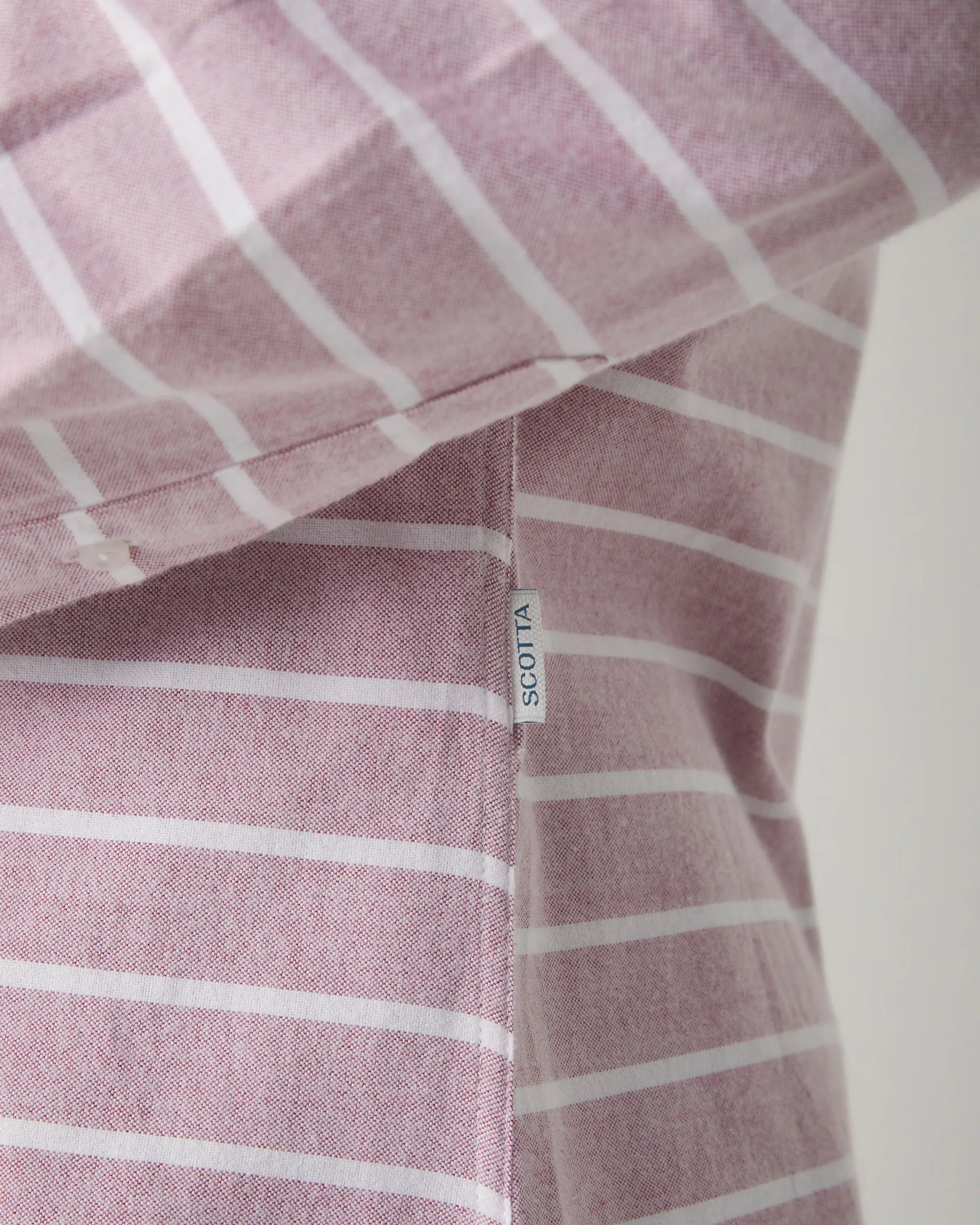 Camisa de rayas horizontales burdeos