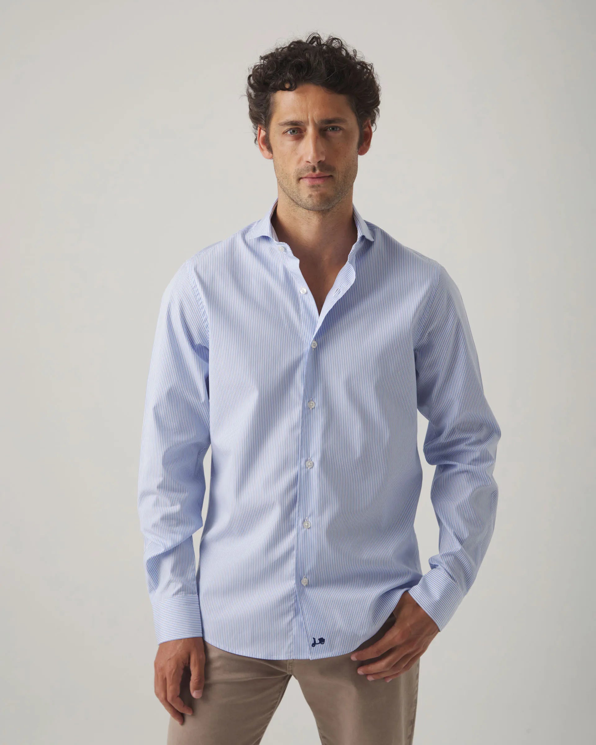 Camisa de vestir de rayas azul