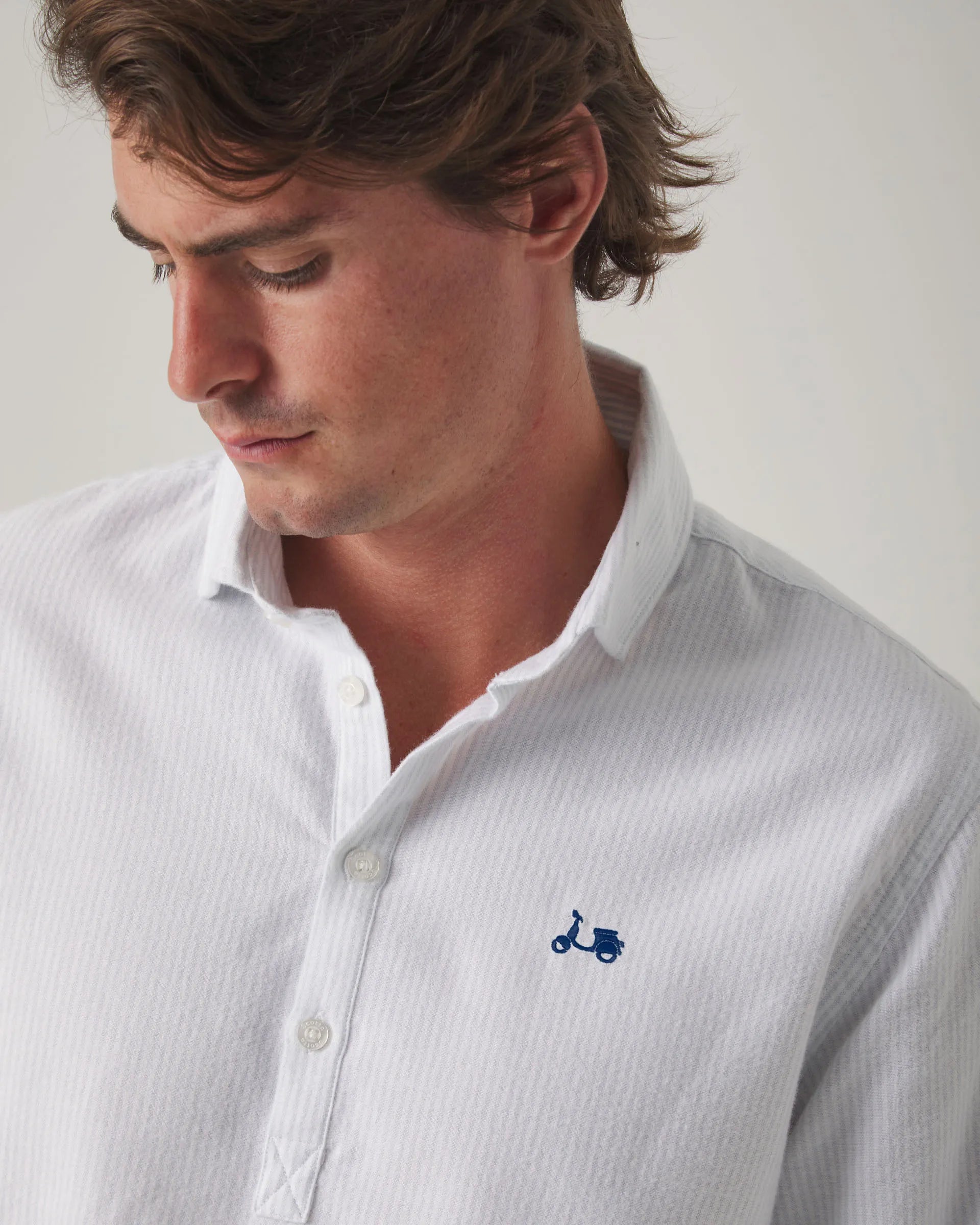 Camisa polera de rayas azul