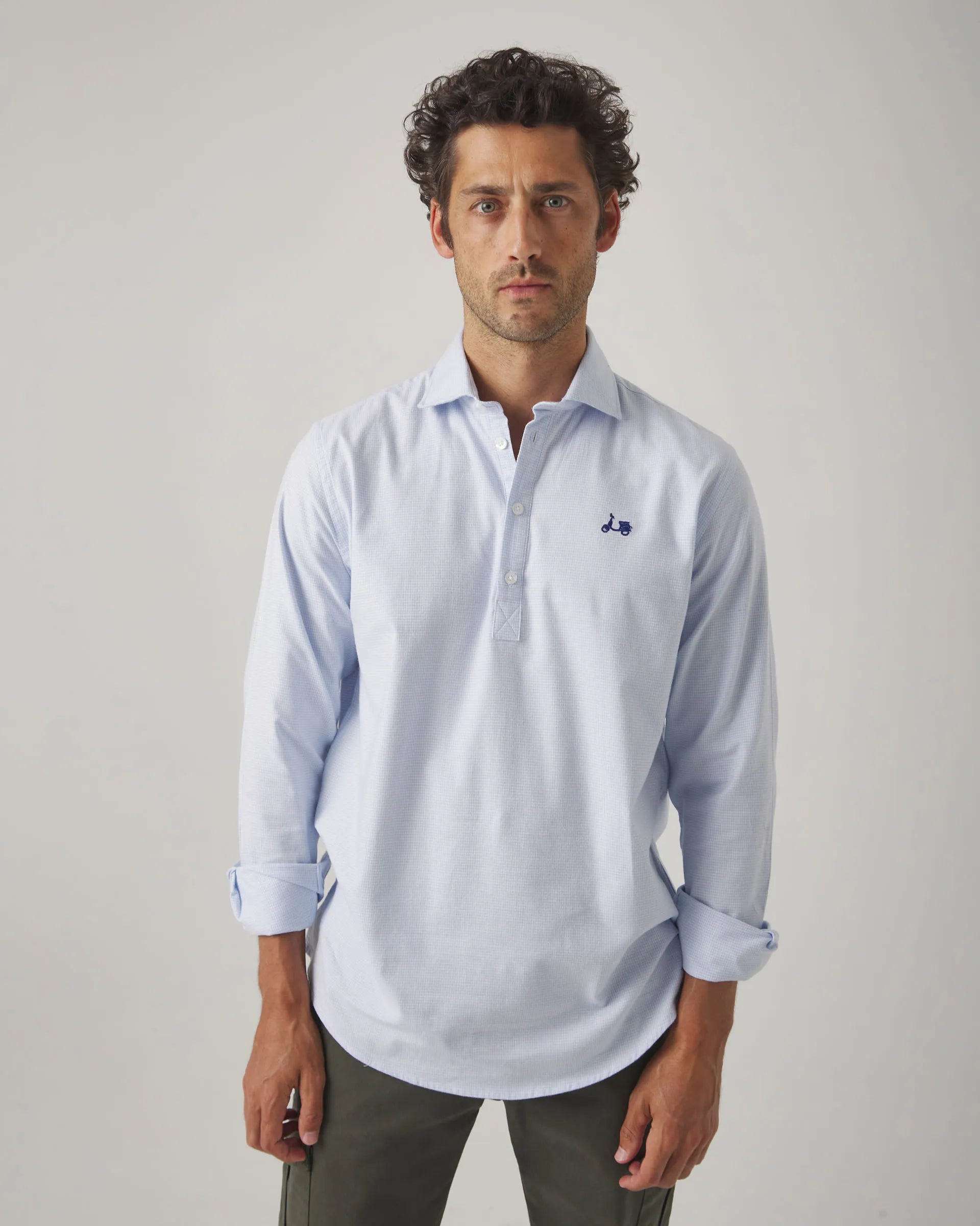 Camisa polera con estampado de pata de gallo