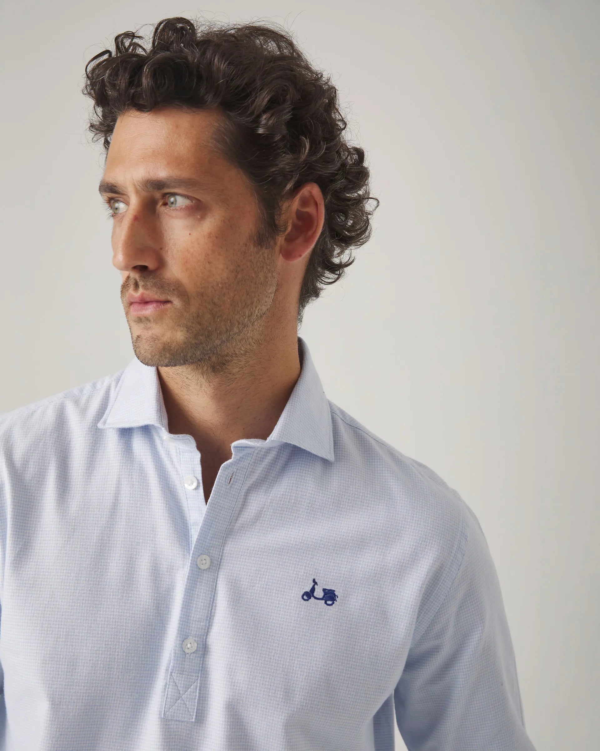 Camisa polera con estampado de pata de gallo