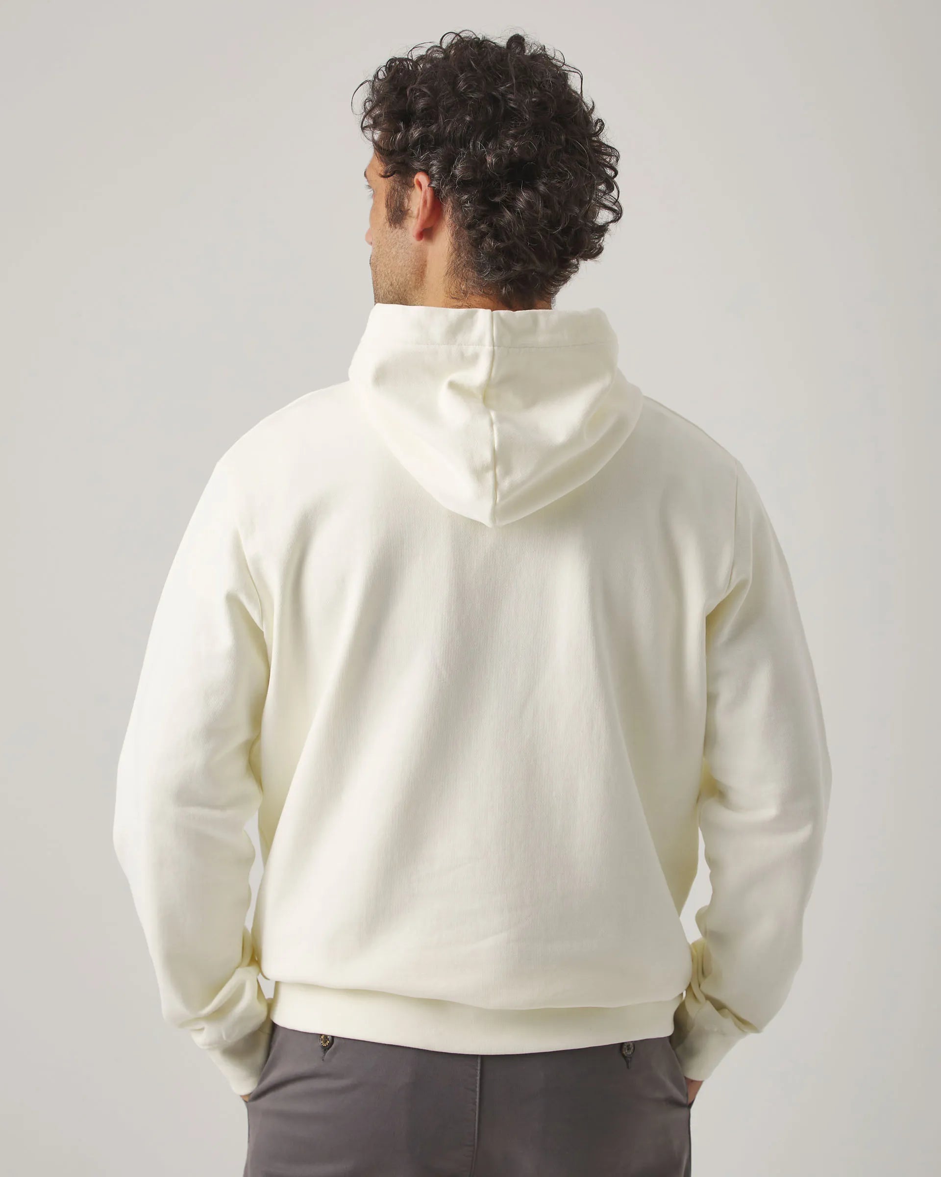 Sudadera con capucha blanca