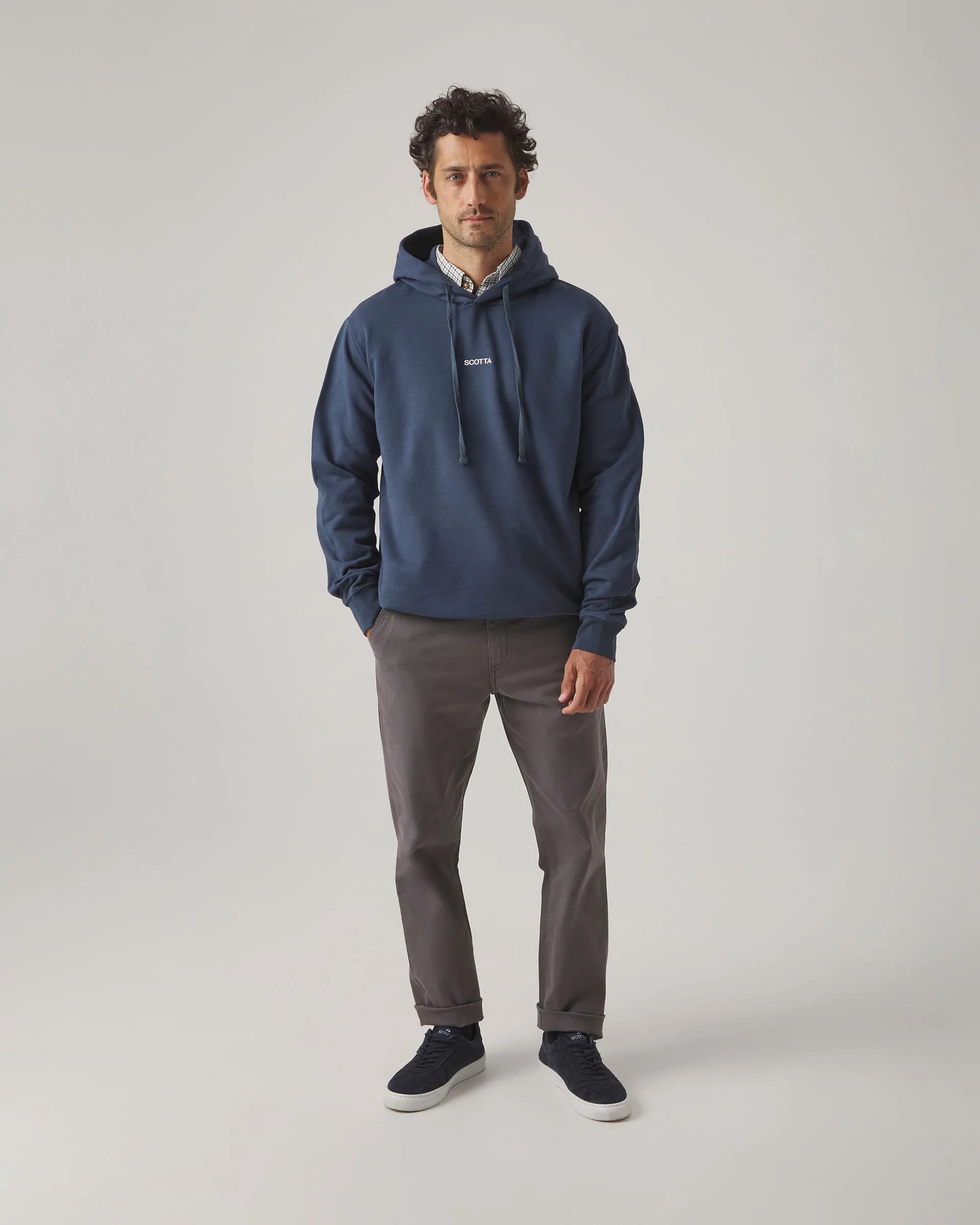 Sudadera con capucha azul marino