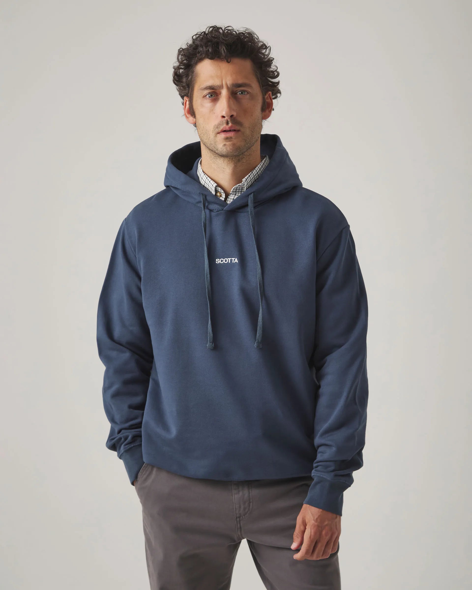 Sudadera con capucha azul marino