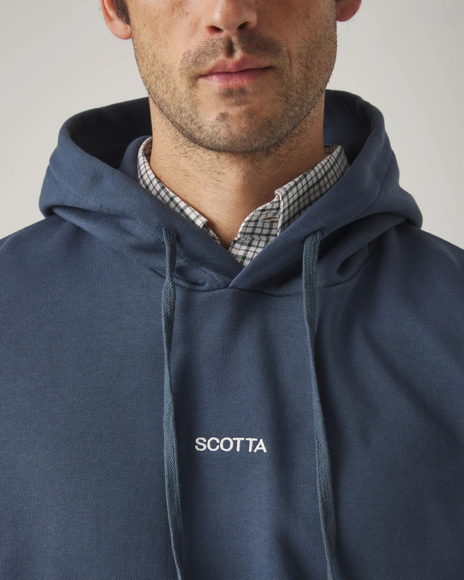 Sudadera con capucha azul marino