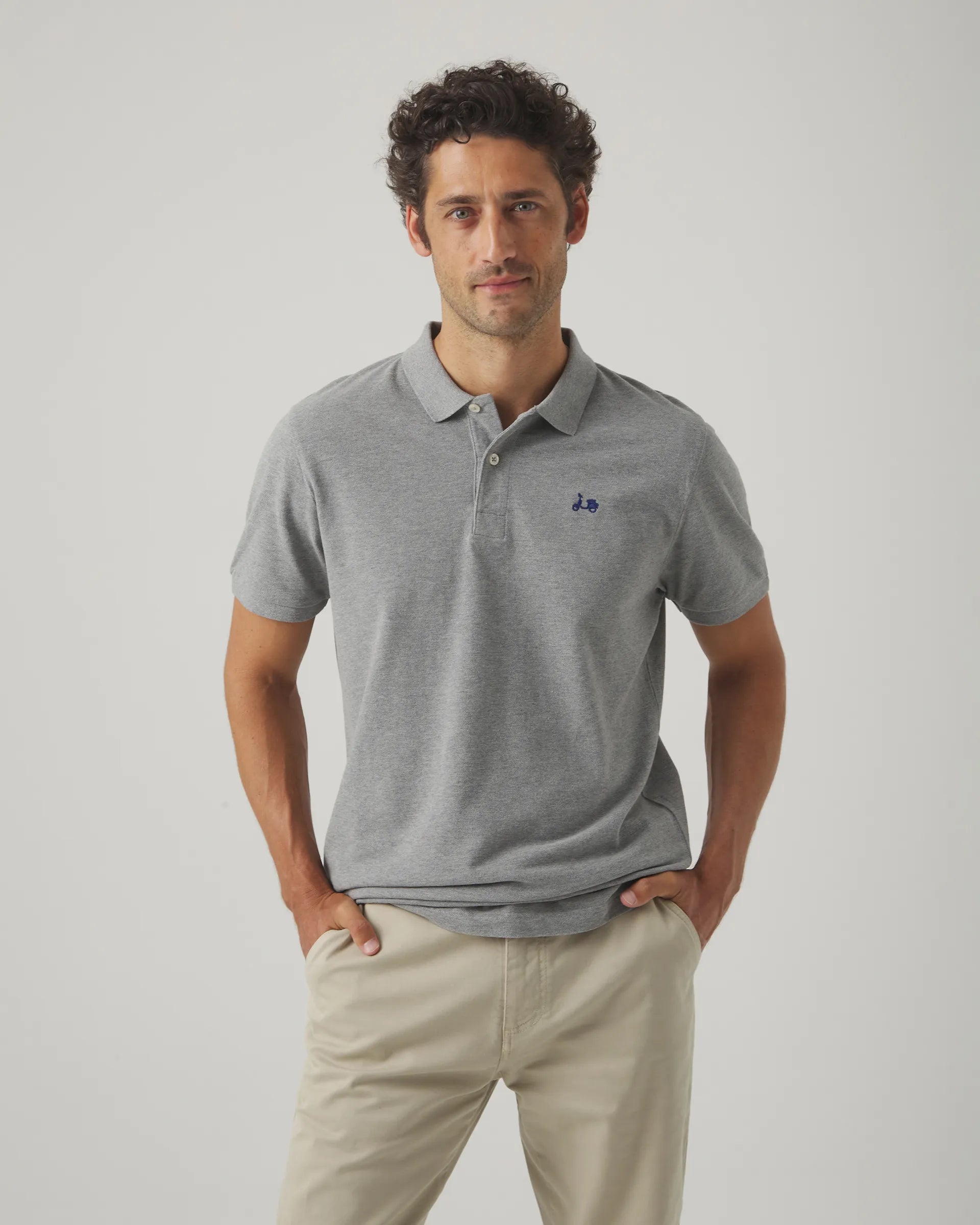 Polo básico hombre gris