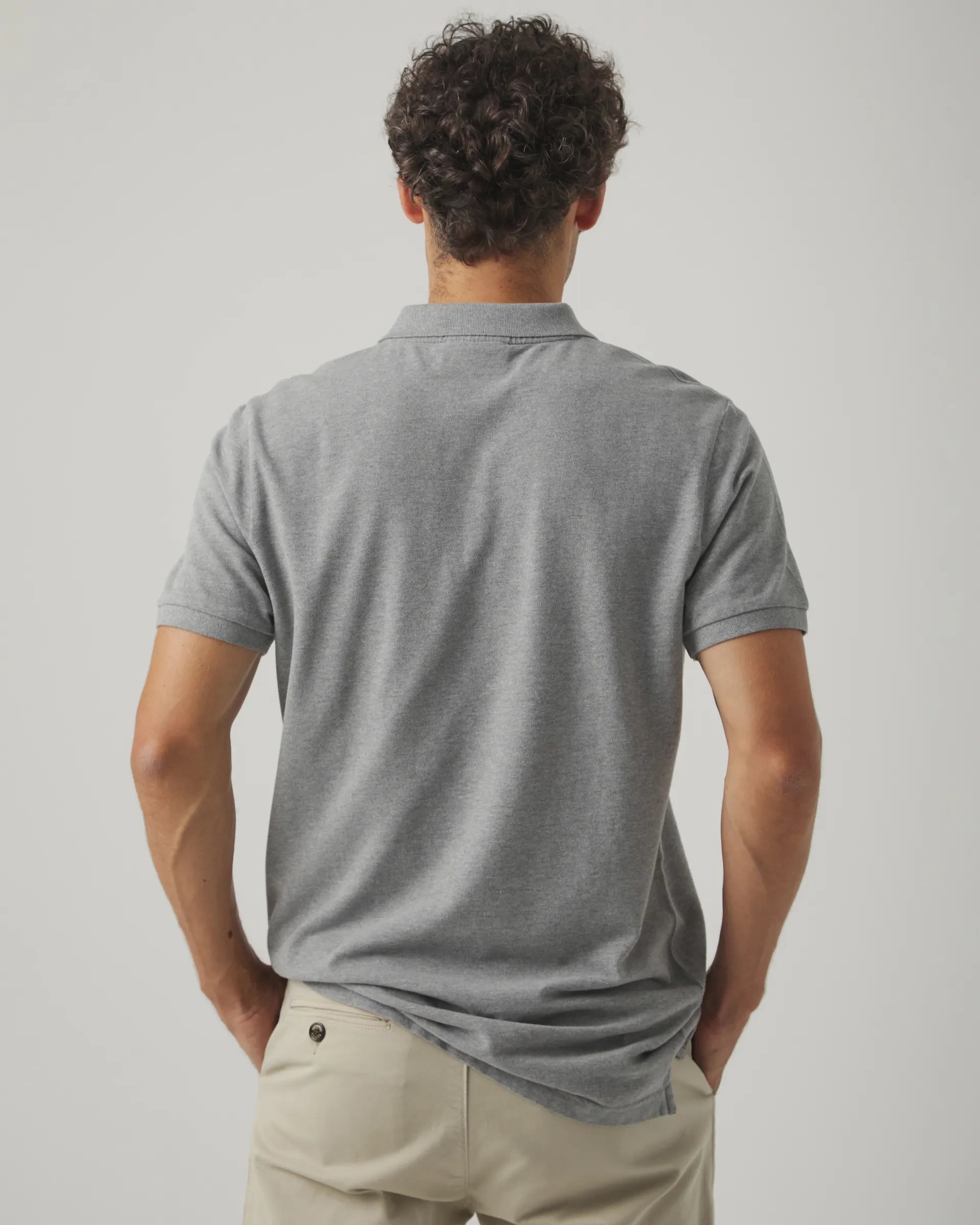 Polo básico hombre gris