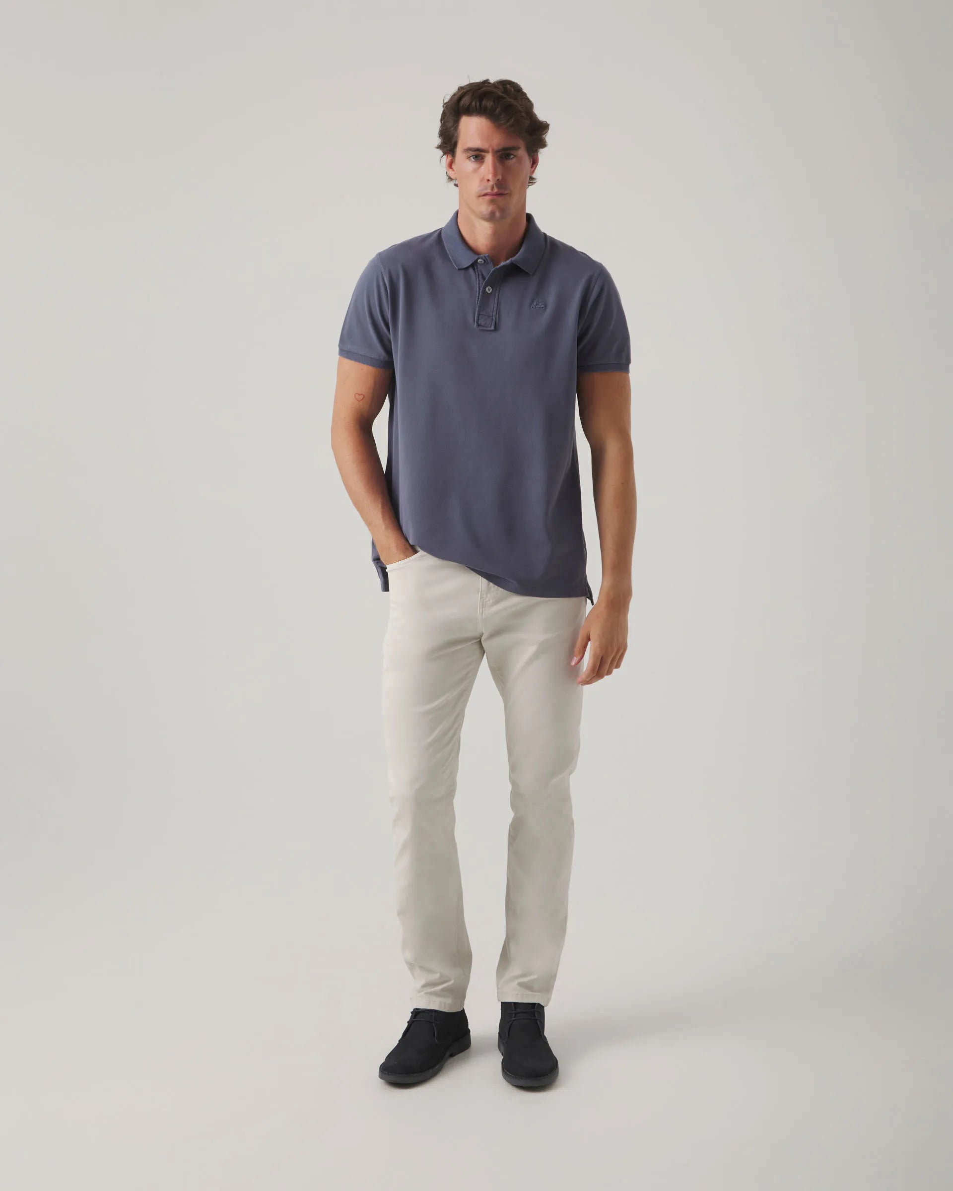 Polo liso azul grisáceo