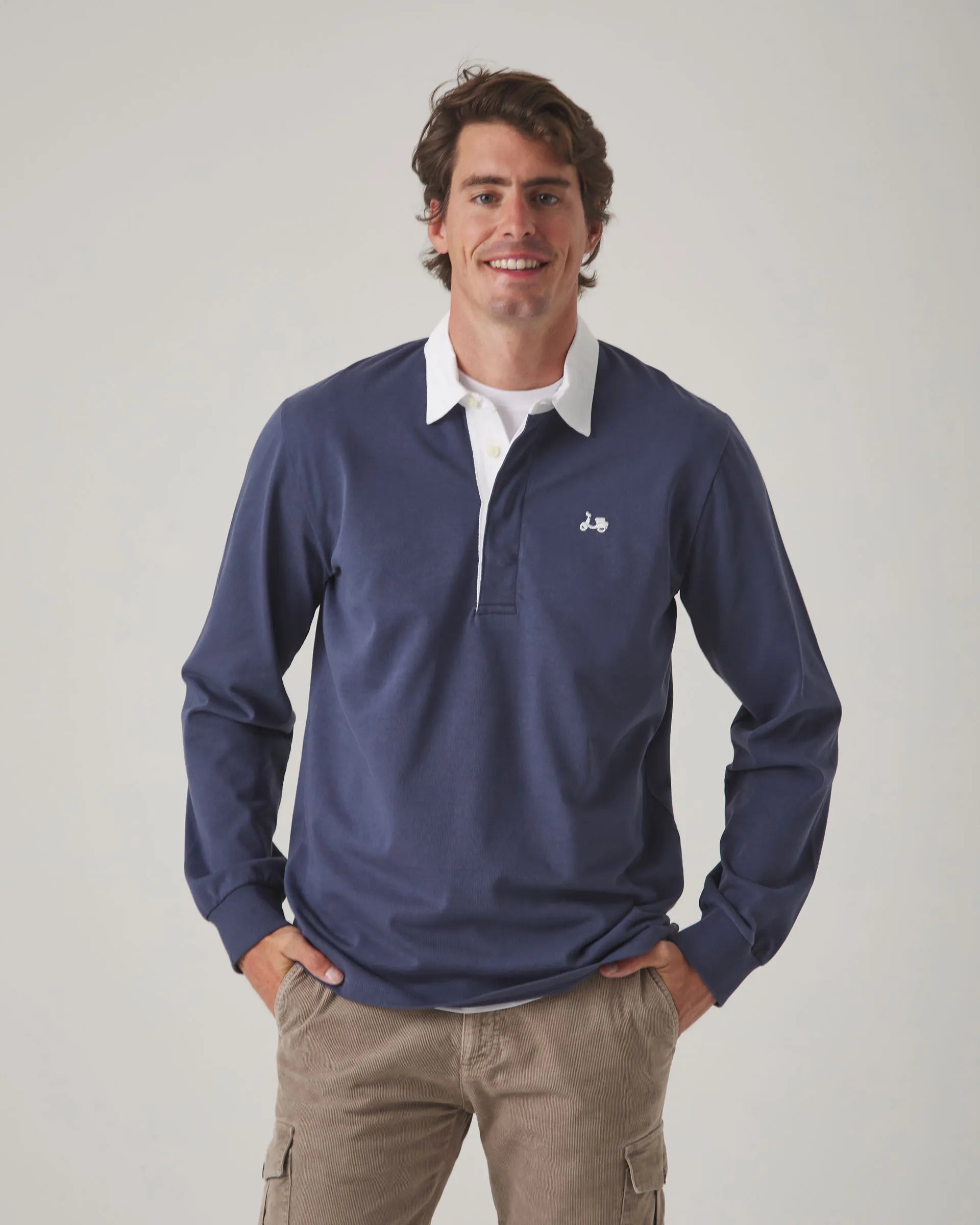 Polo azul marino de manga larga