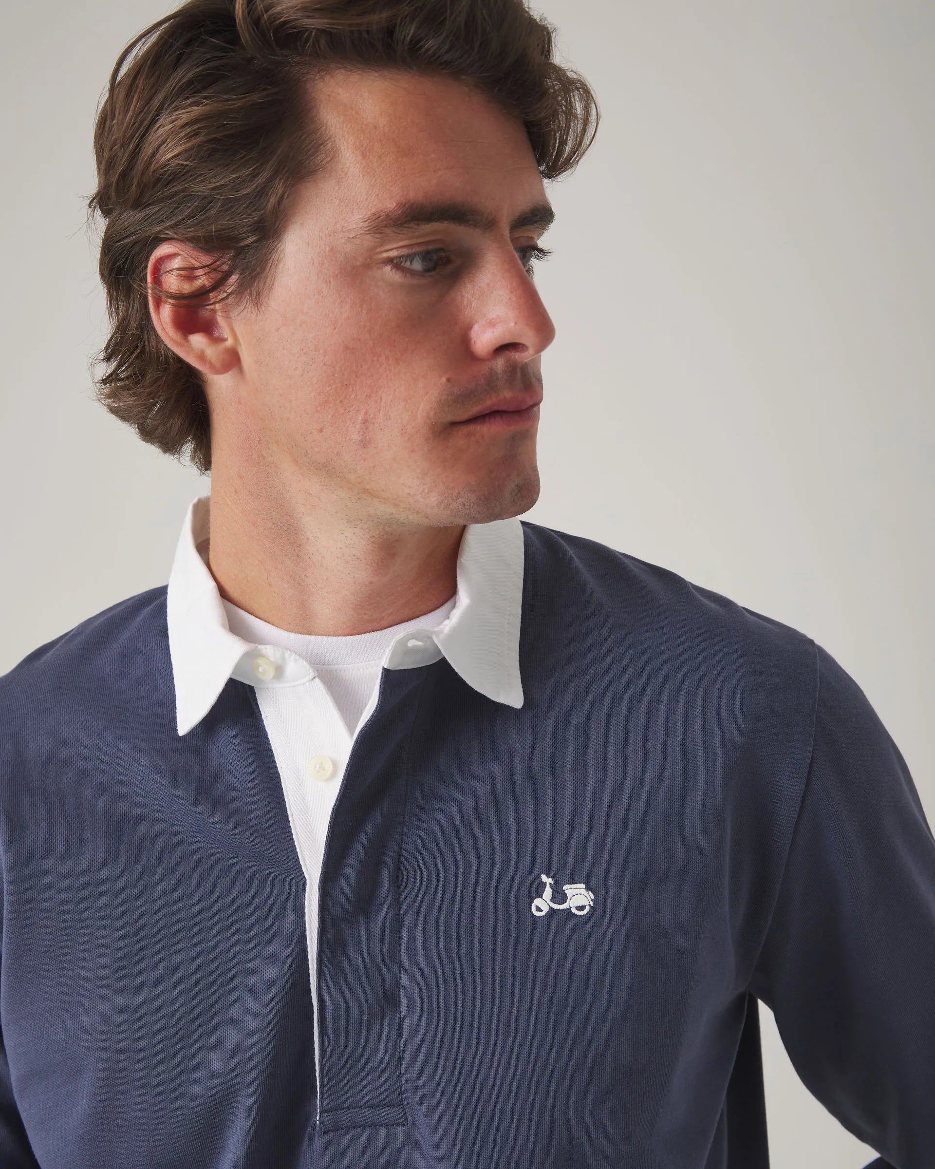 Polo azul marino de manga larga