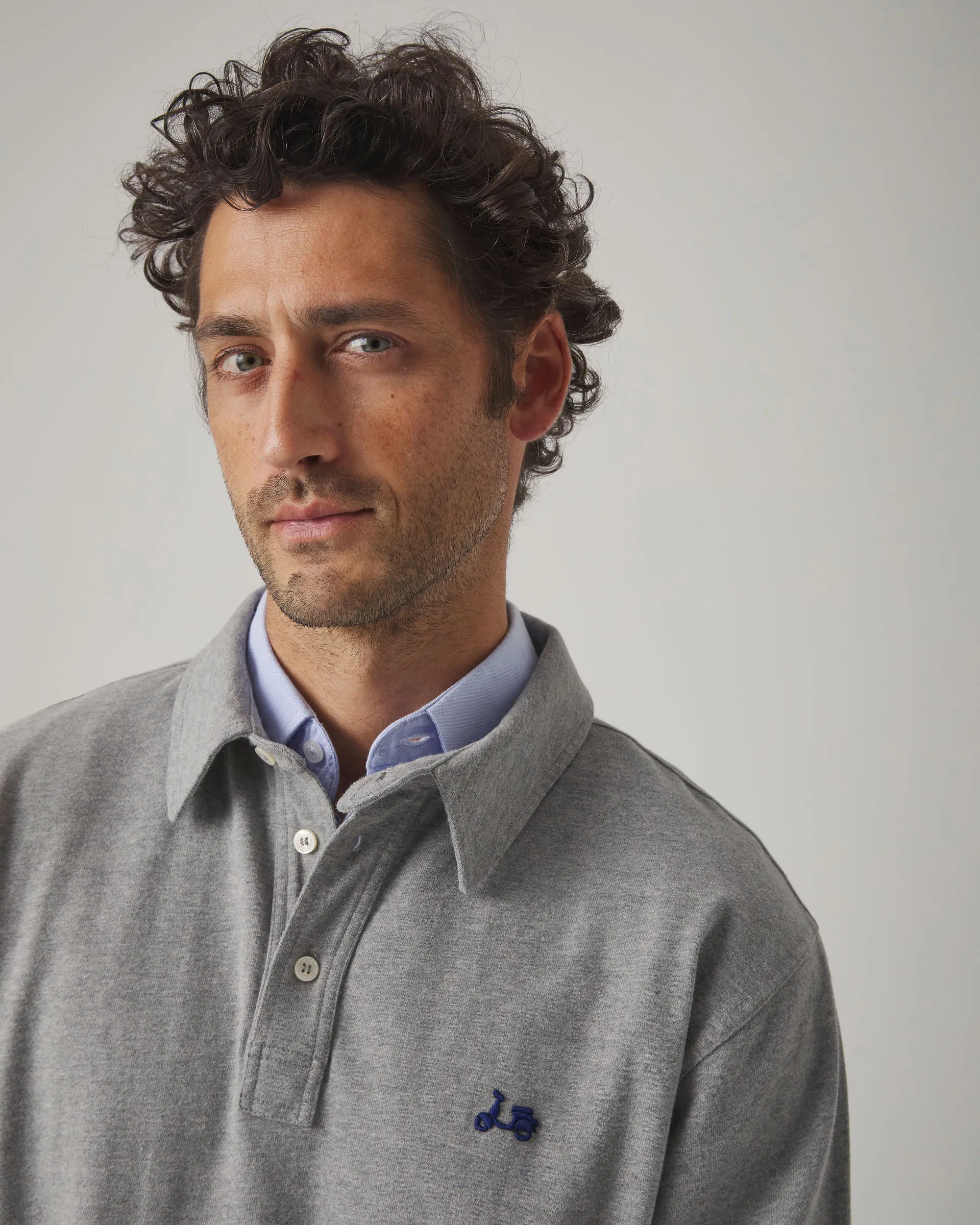 Polo liso gris manga larga