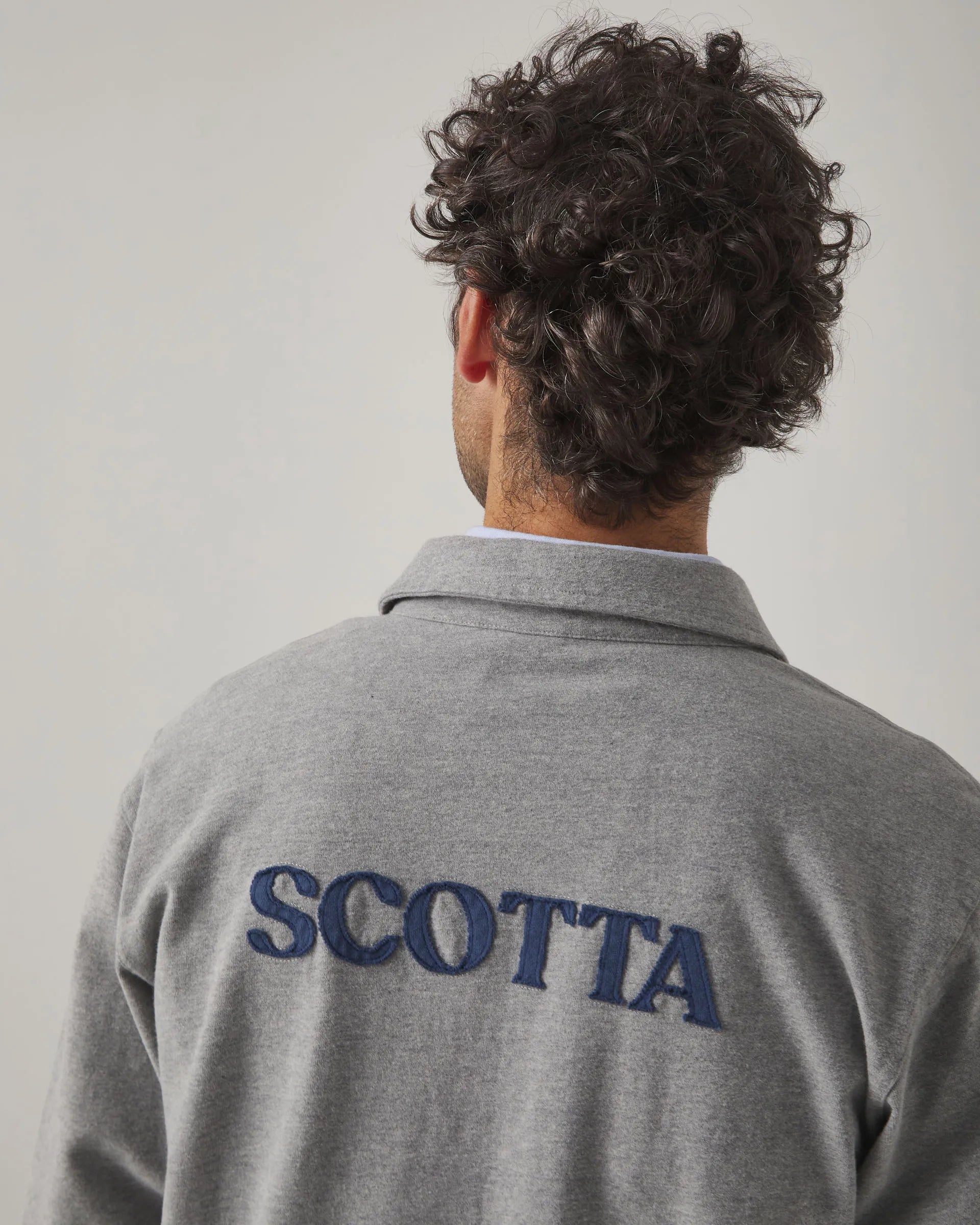 Polo liso gris manga larga