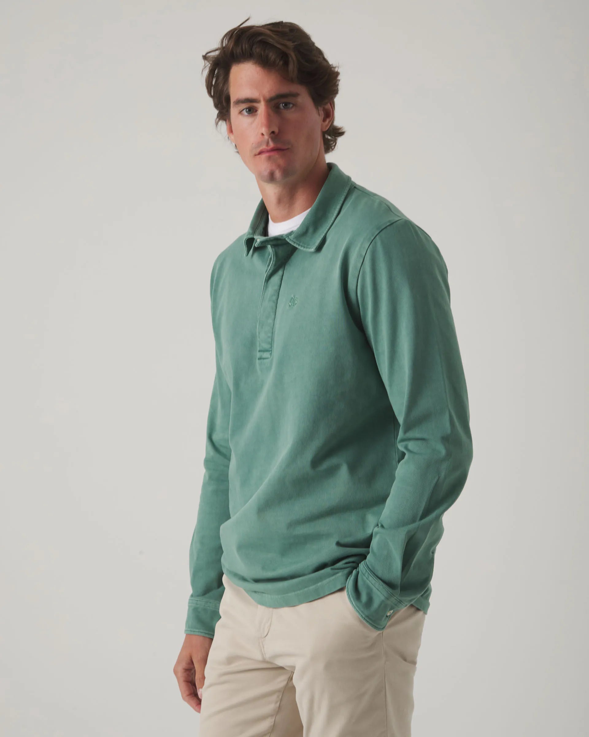 Polo liso verde de manga larga