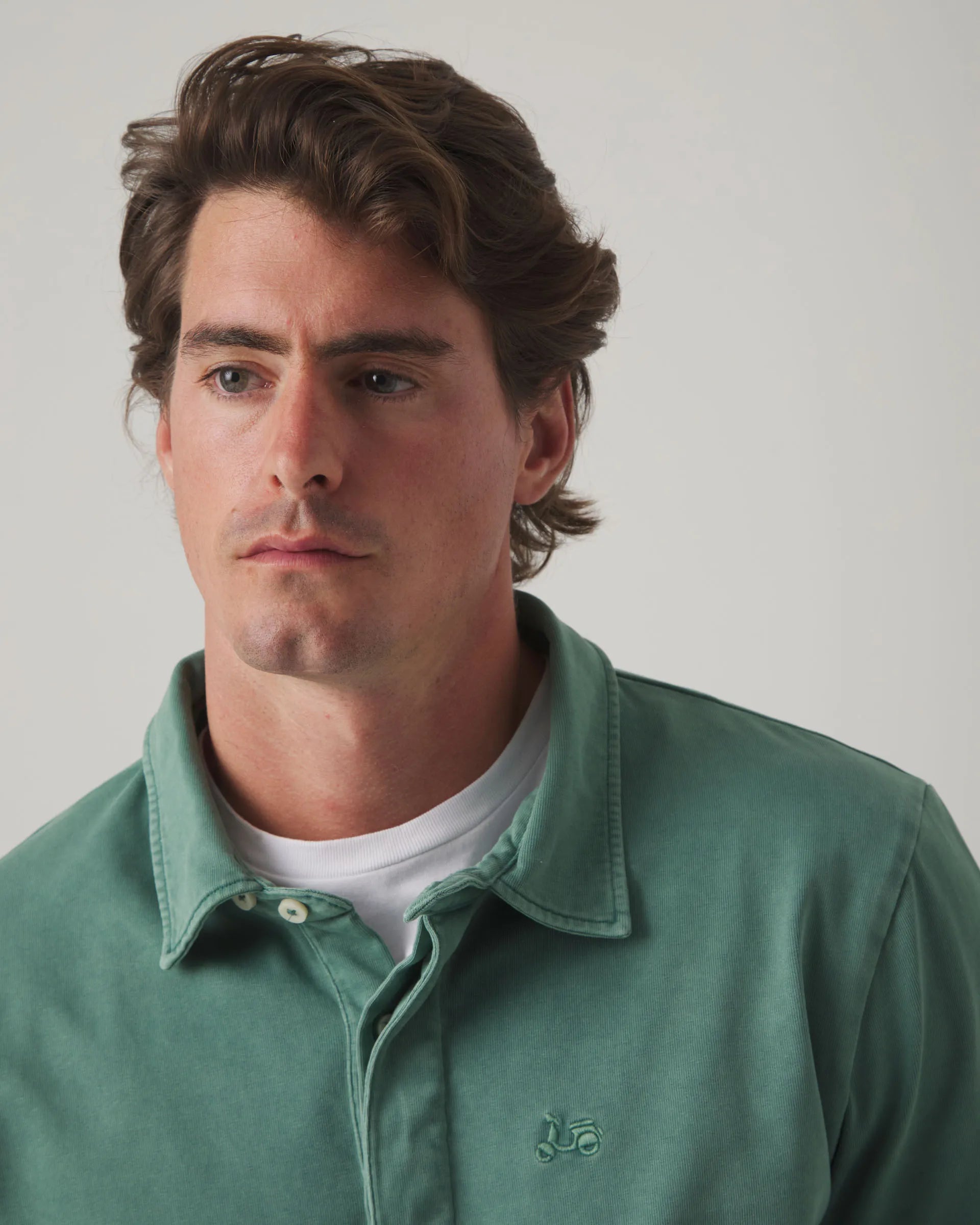 Polo liso verde de manga larga