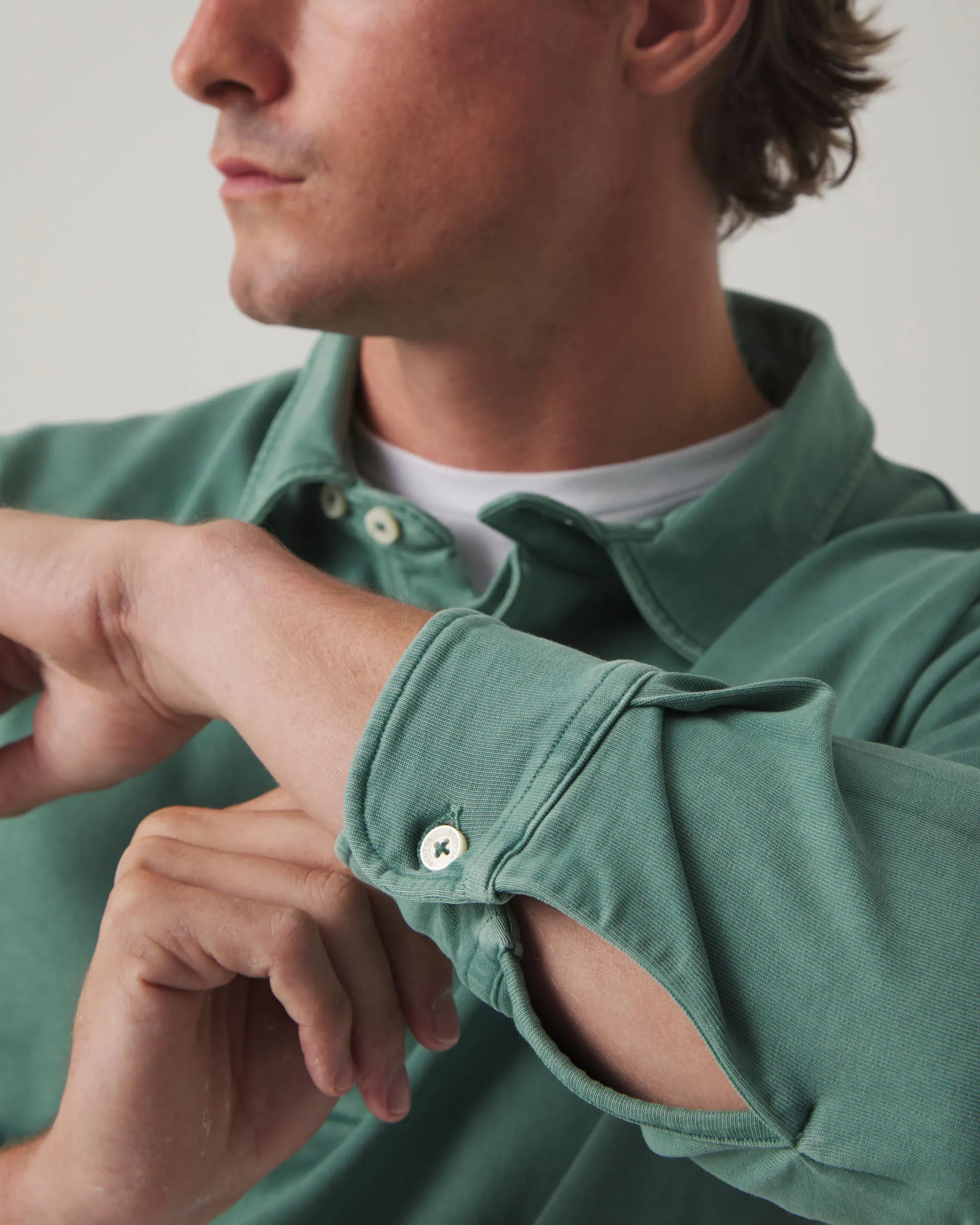 Polo liso verde de manga larga