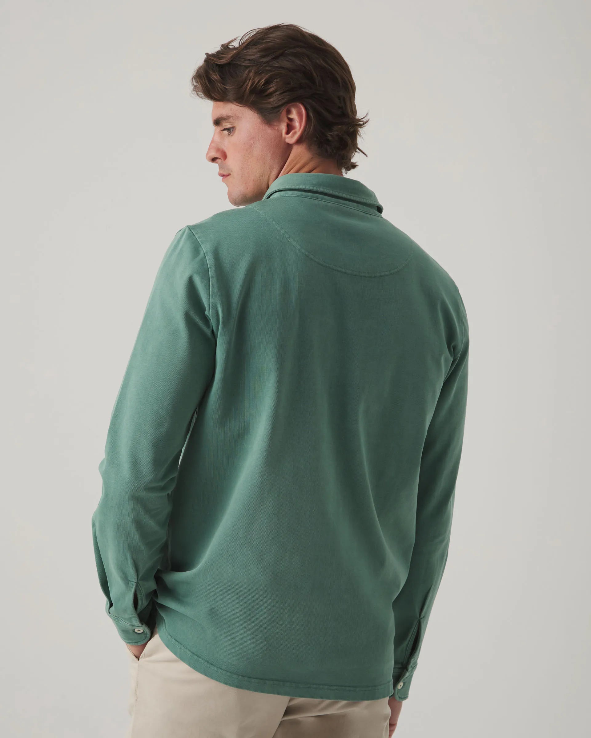 Polo liso verde de manga larga