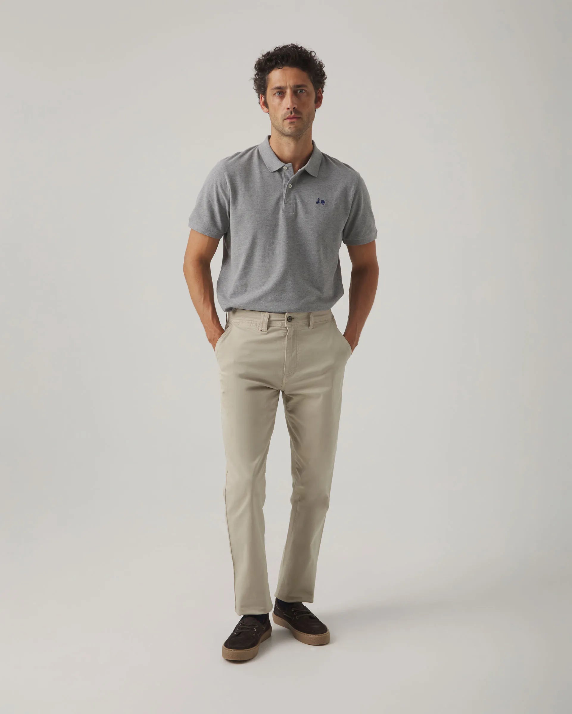 Pantalón chino beige
