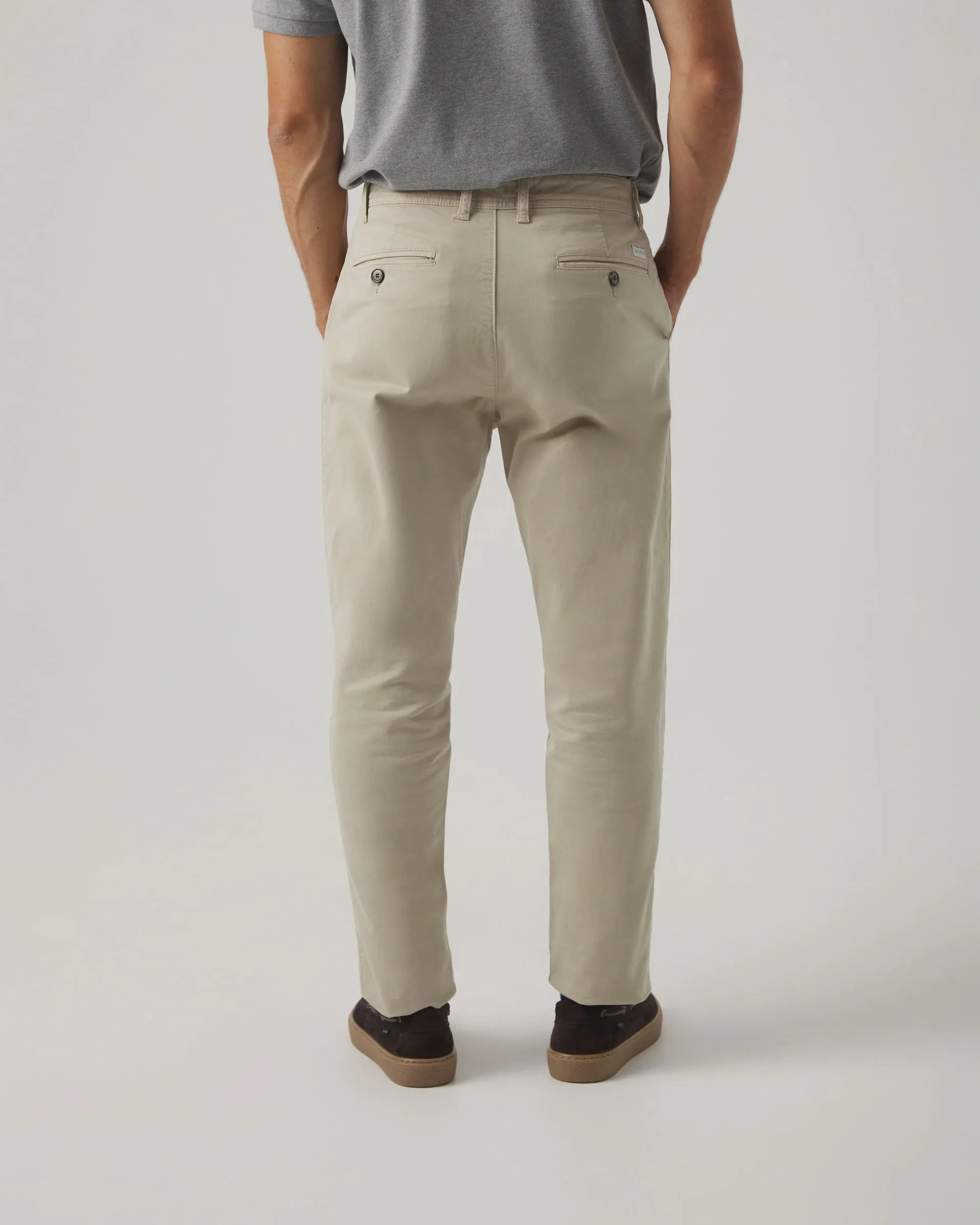 Pantalón chino beige