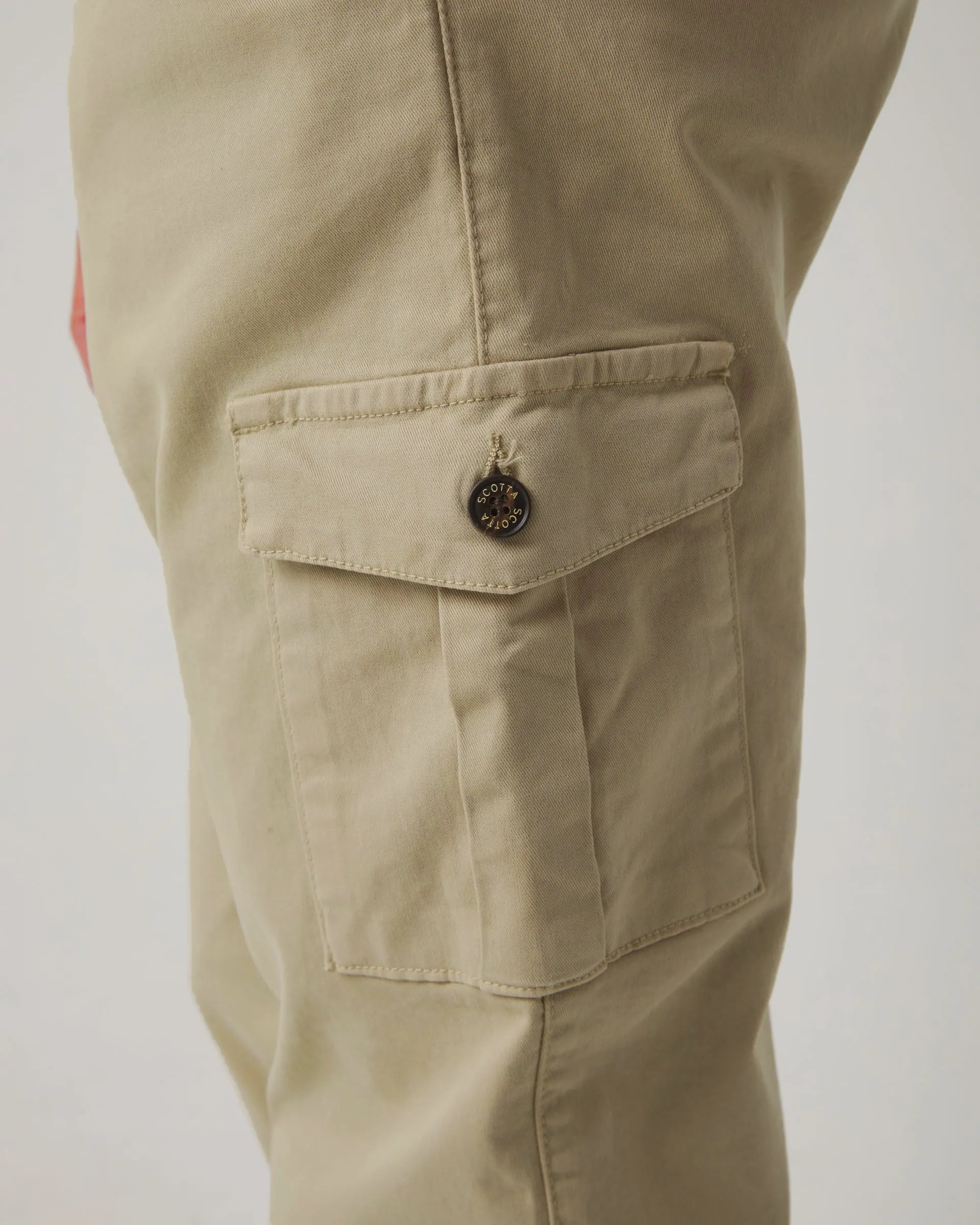 Pantalón cargo beige