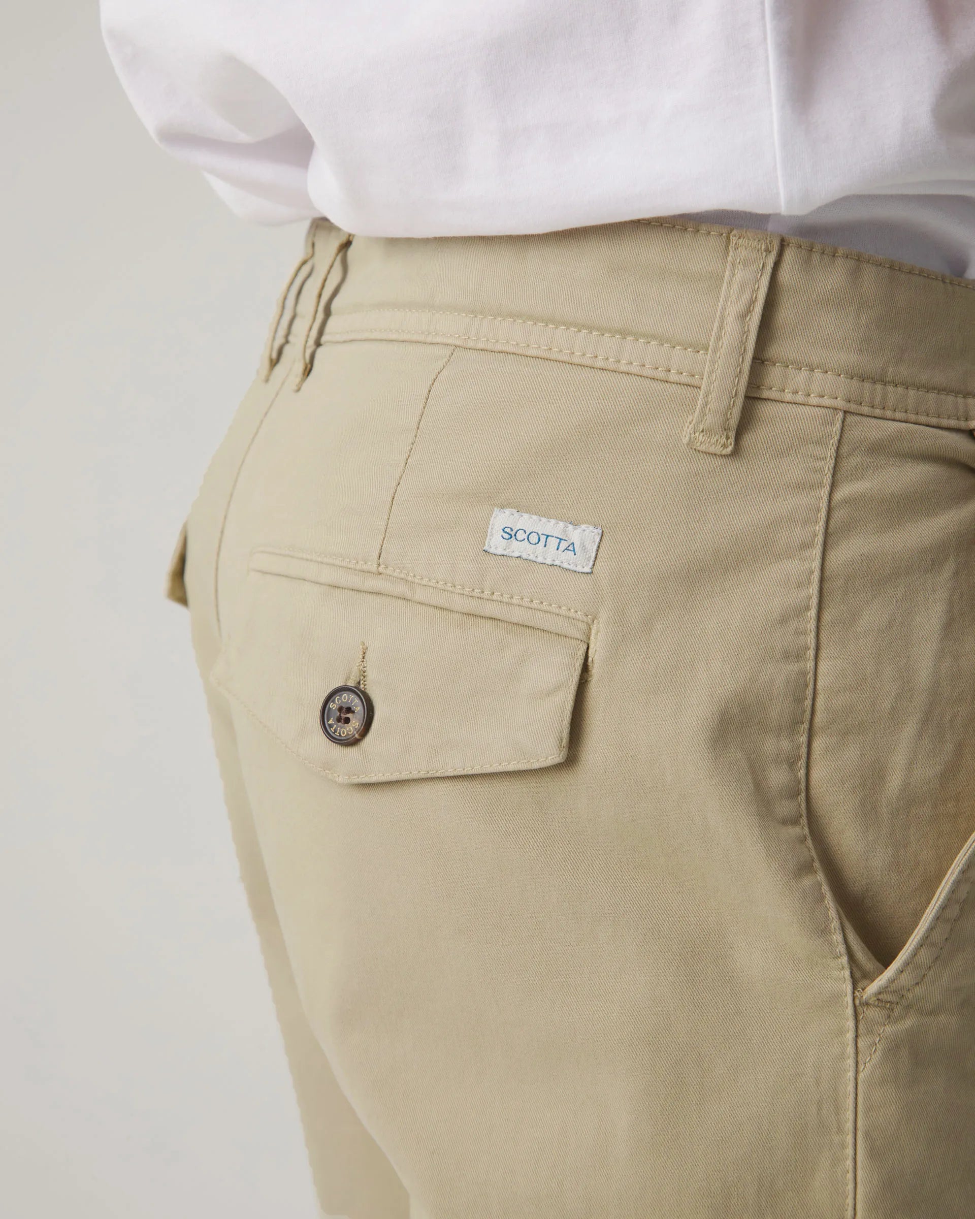 Pantalón cargo beige
