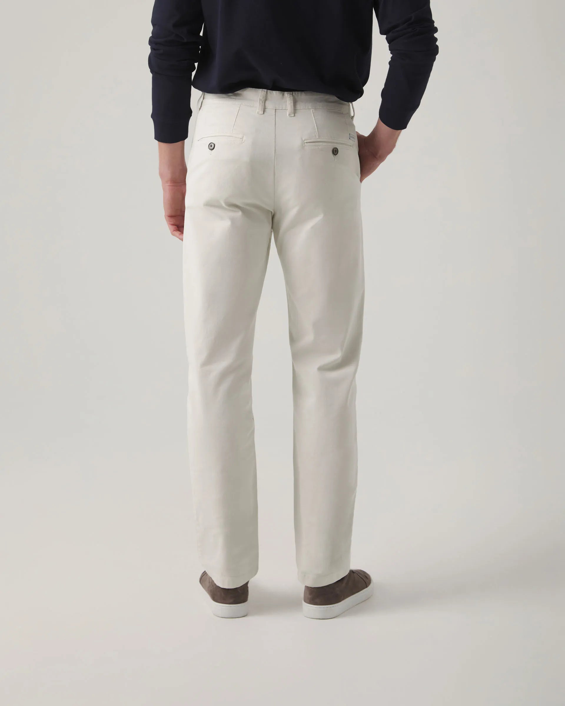 Pantalón chino con pinzas beige