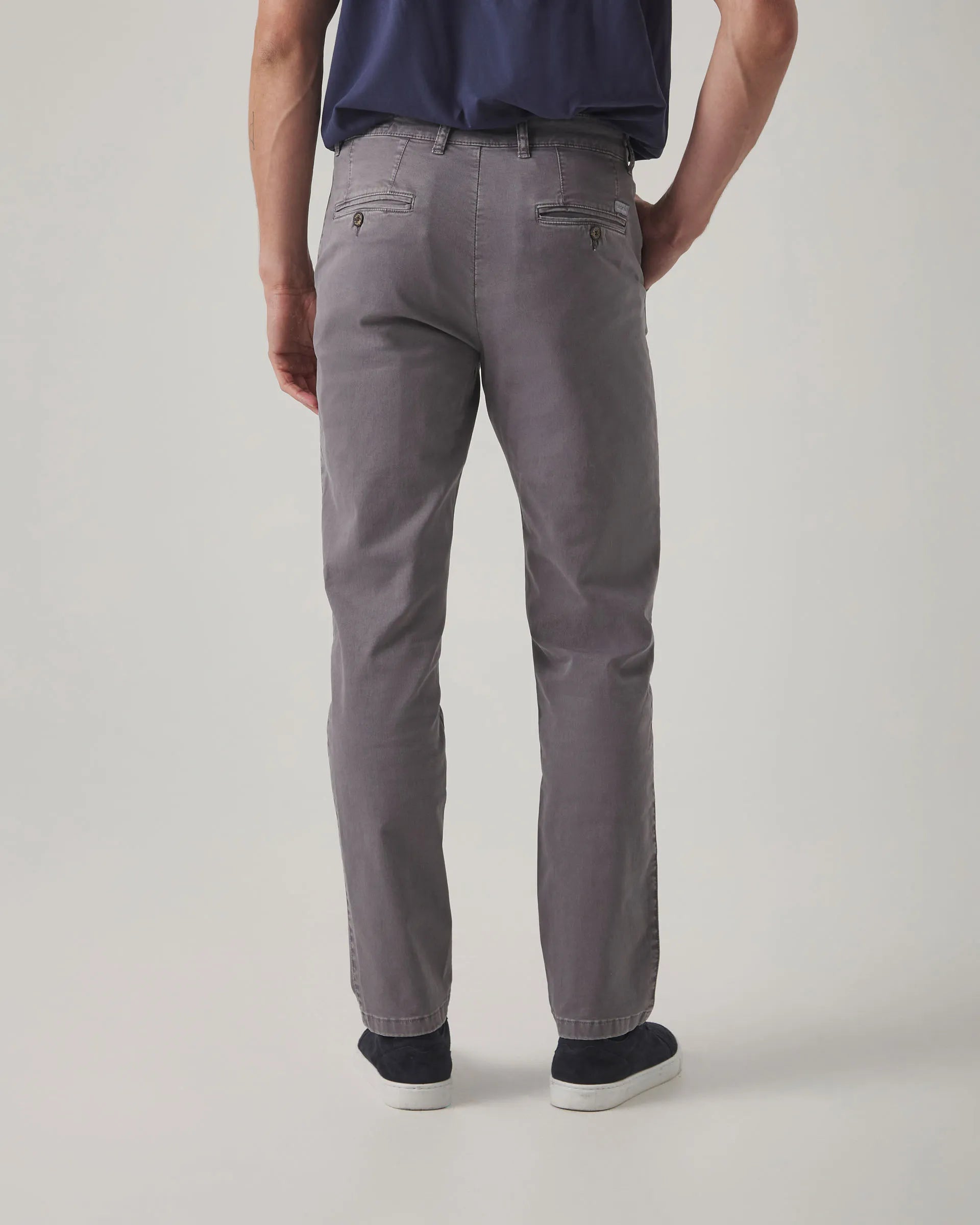 Pantalón chino gris