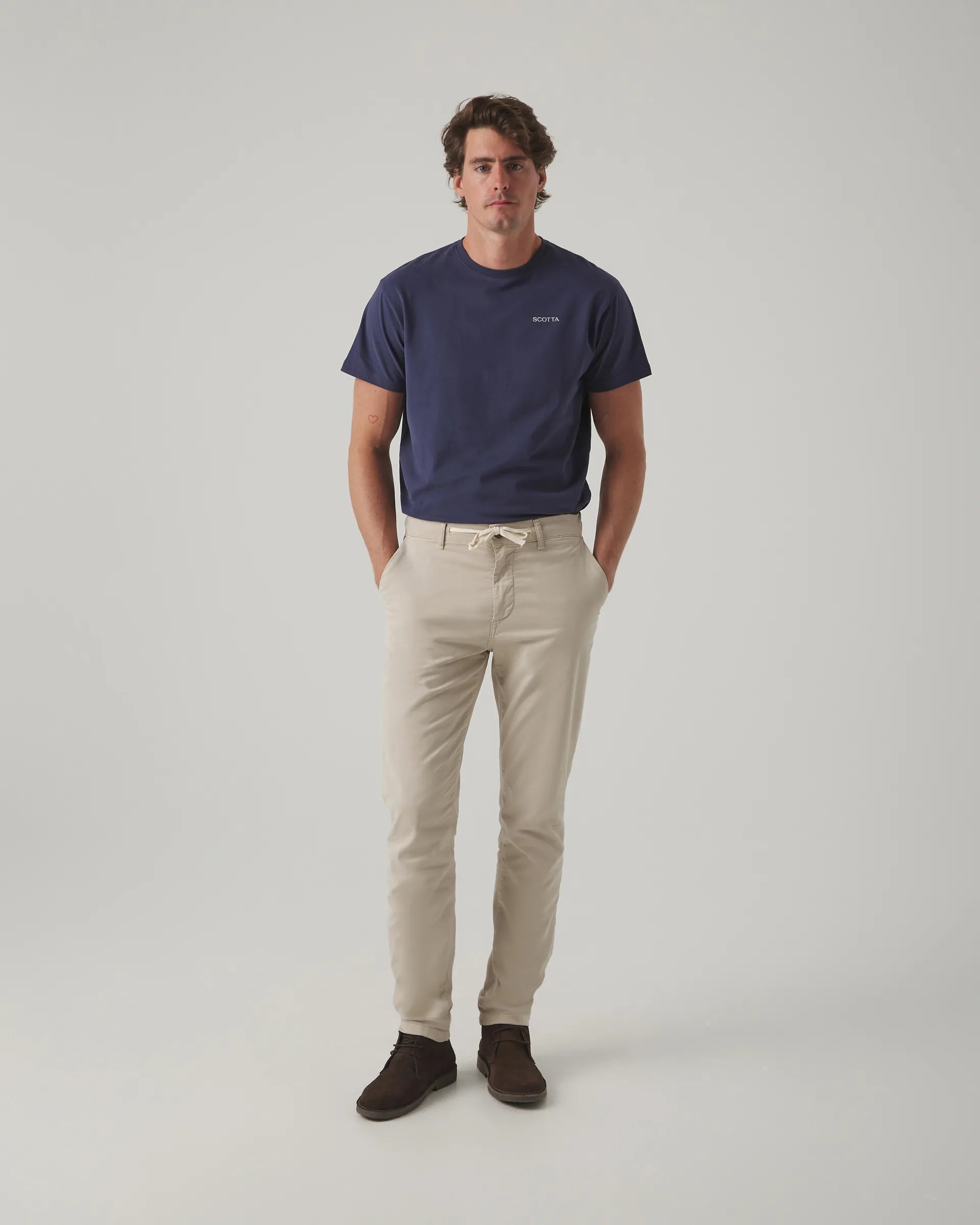 Pantalón jogger beige