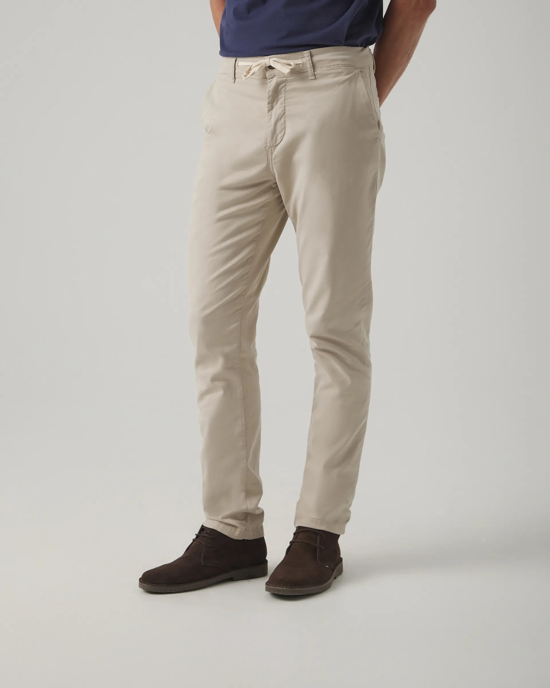 Pantalón jogger beige