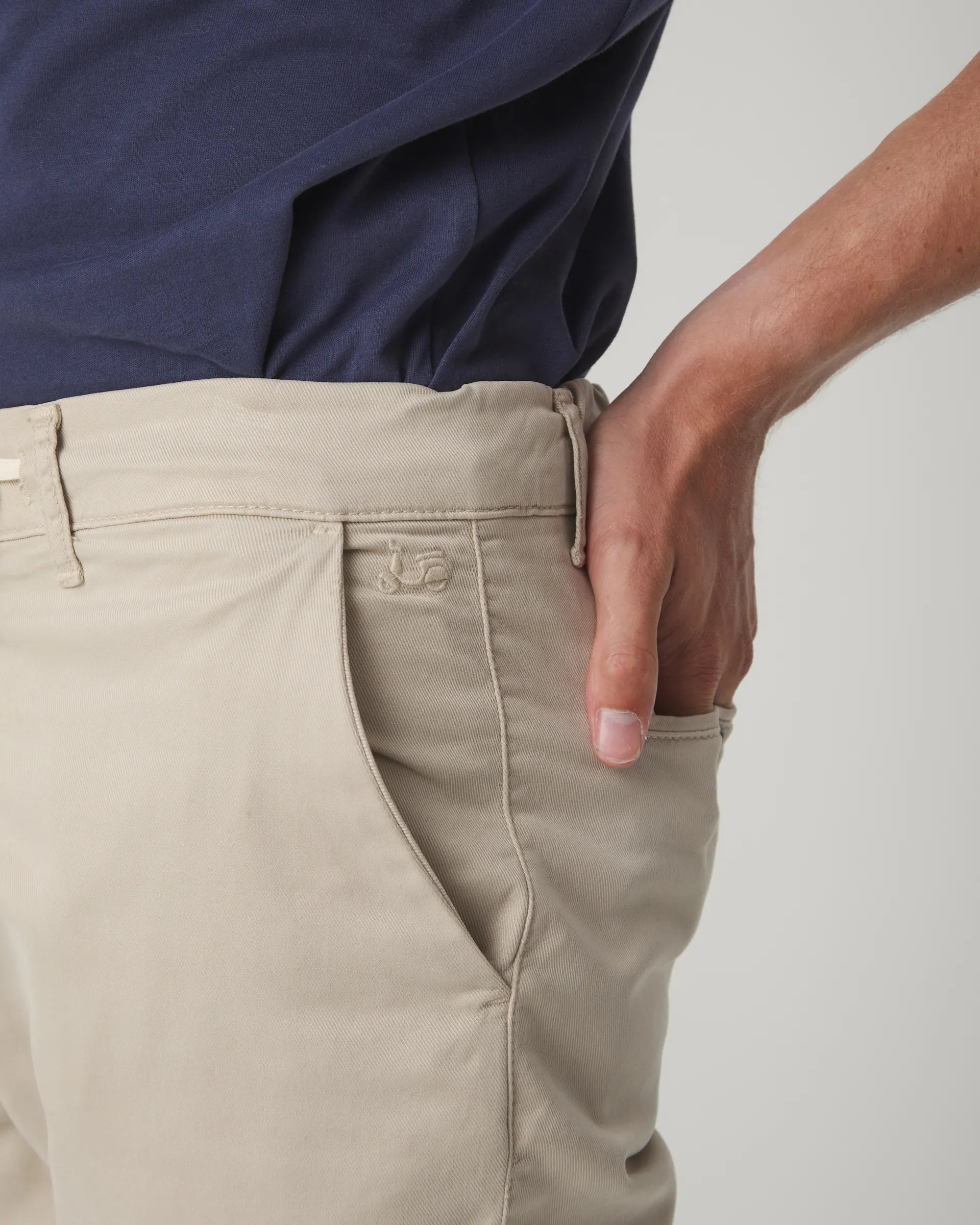 Pantalón jogger beige