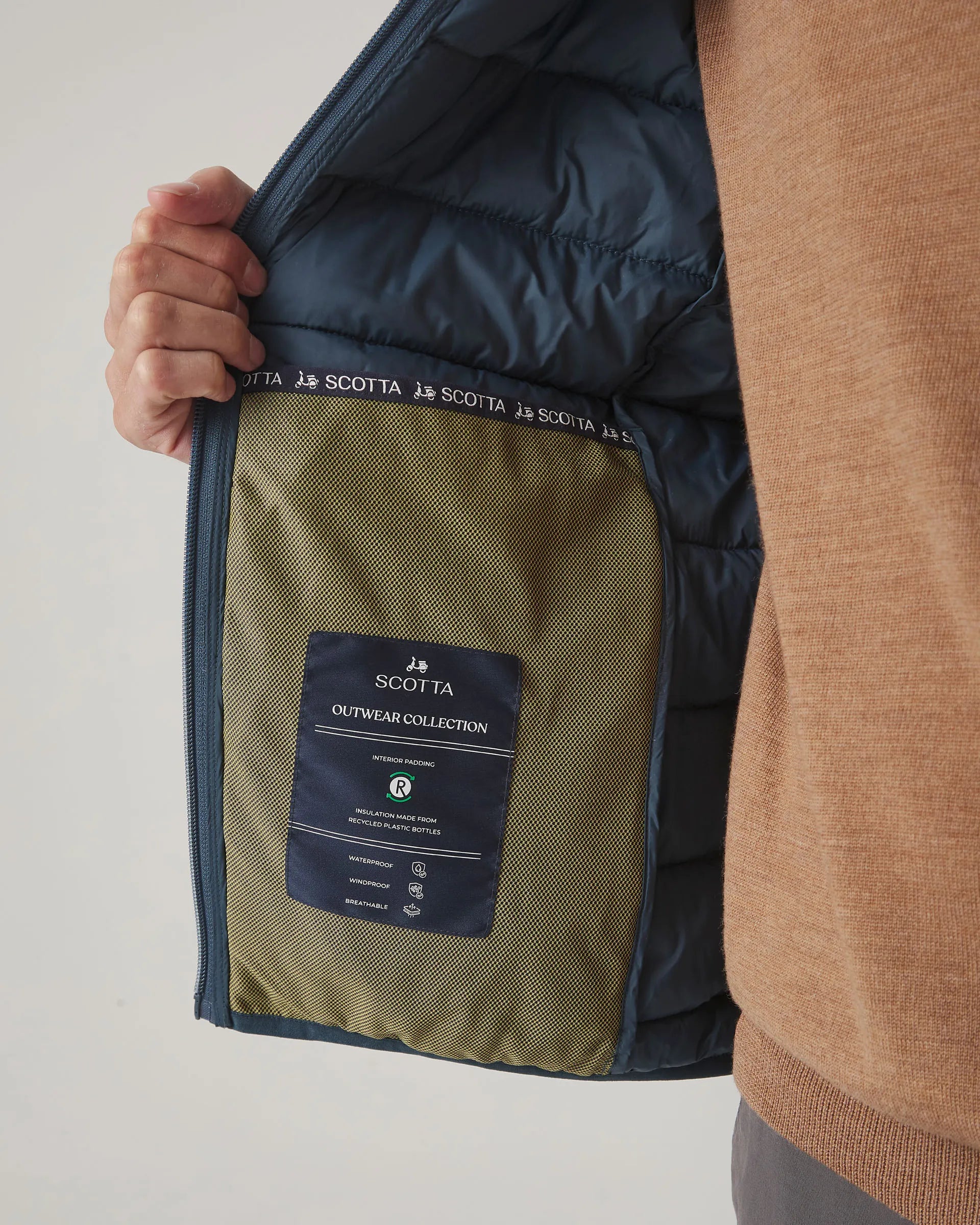 Chaqueta azul acolchada