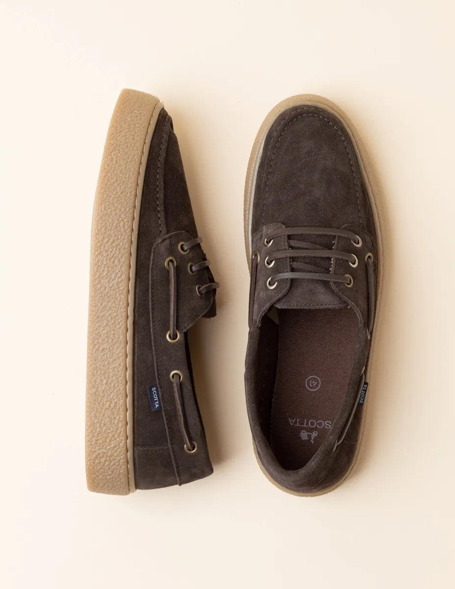 Náutico de piel marrón