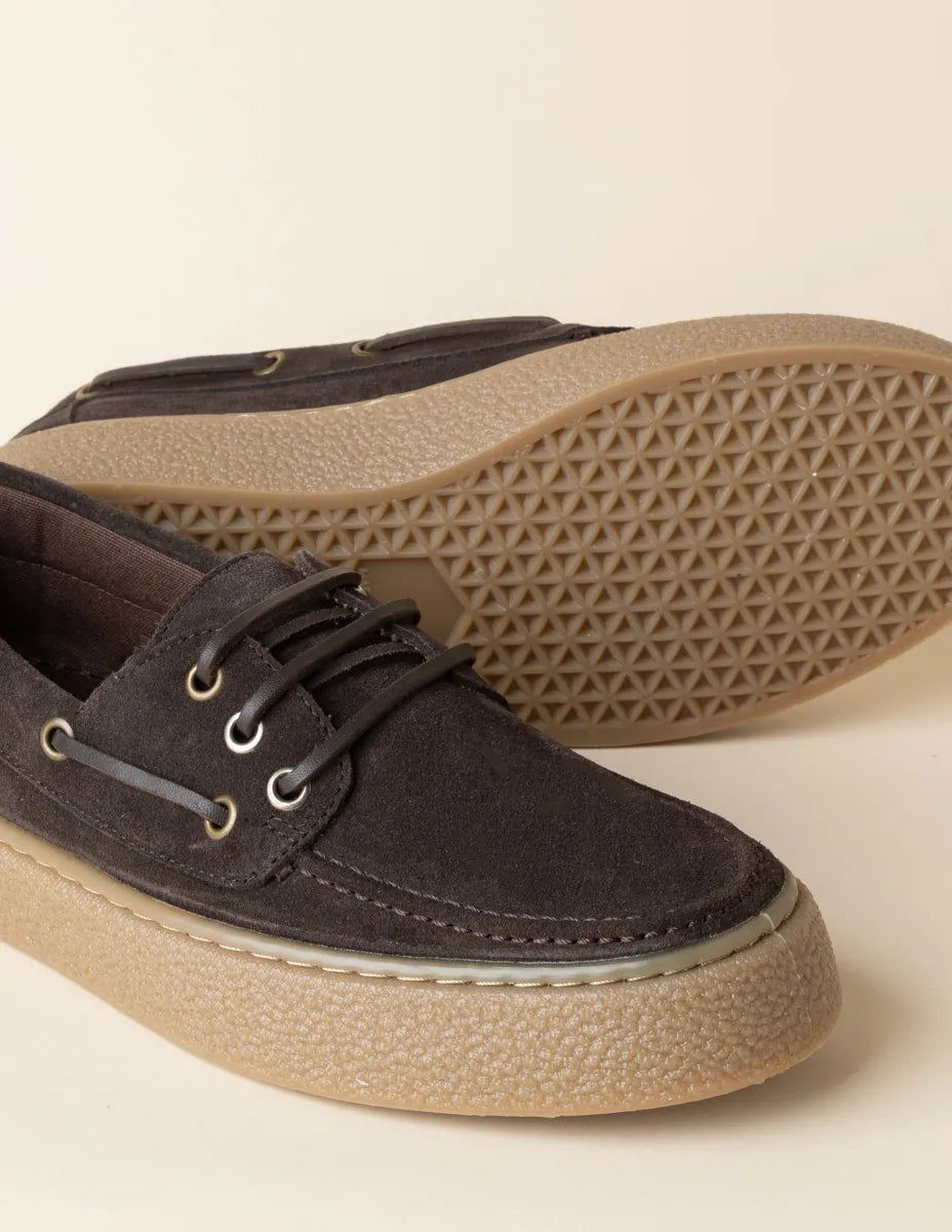 Náutico de piel marrón