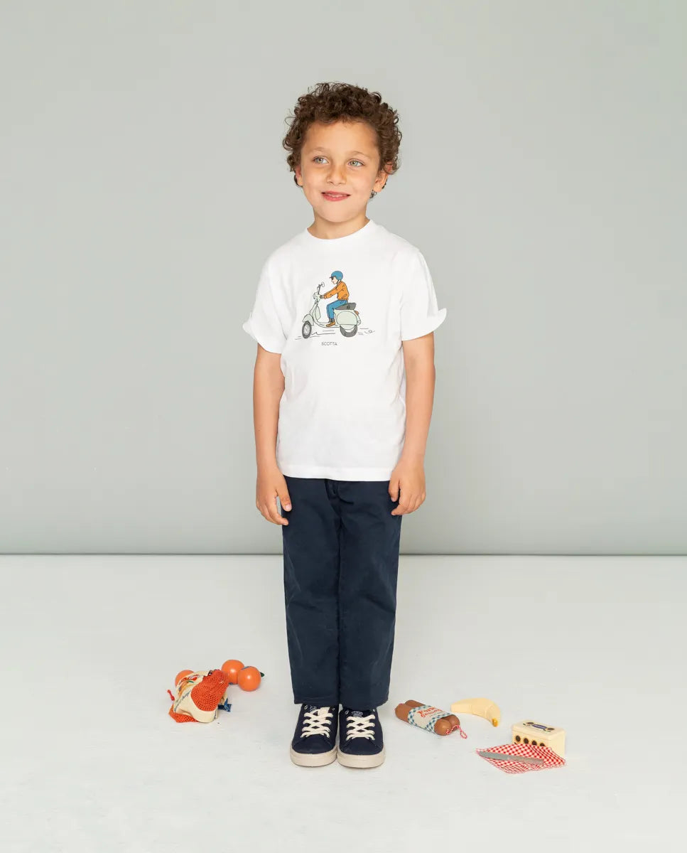 Camiseta blanca con dibujo niño