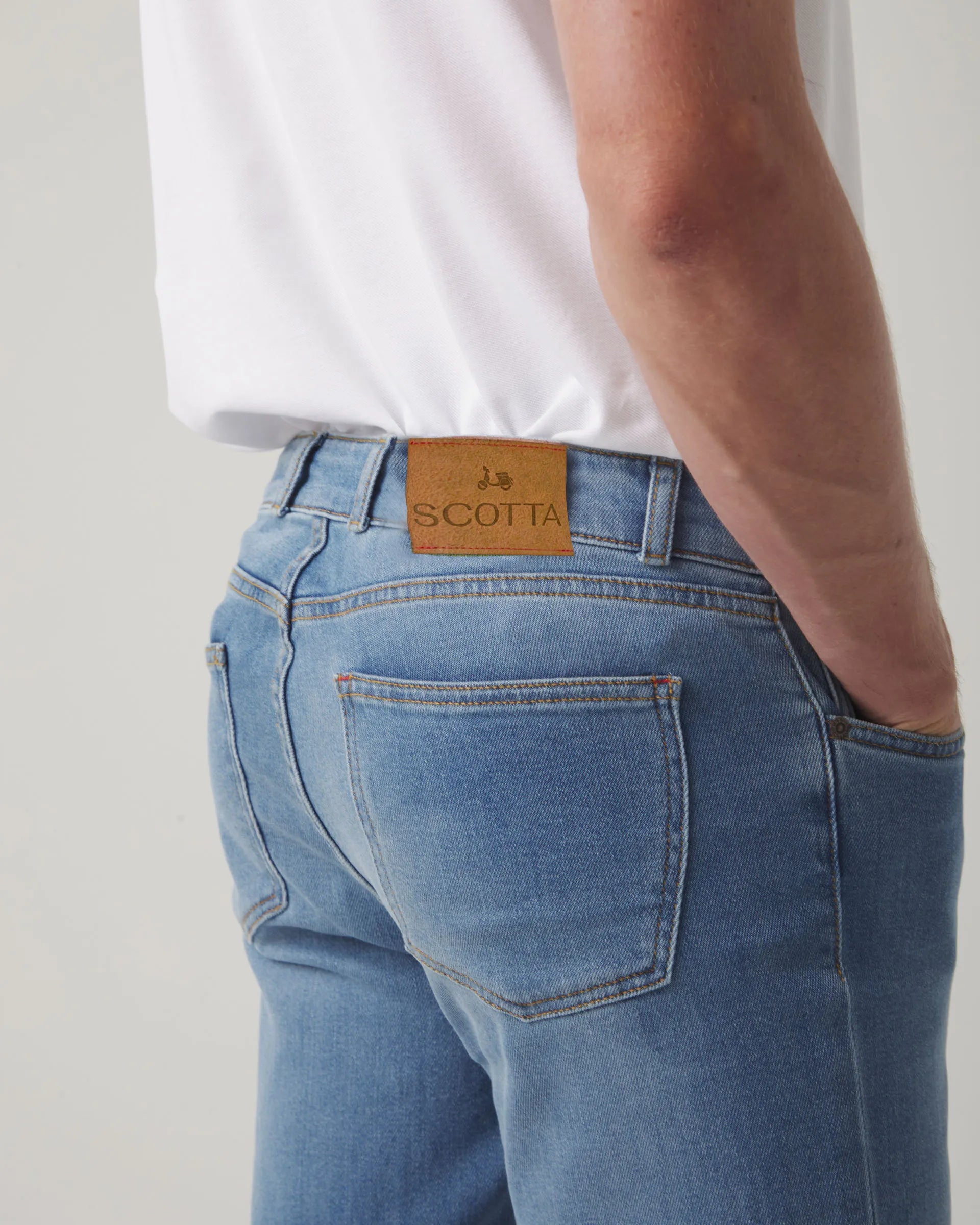 Pantalón vaquero claro