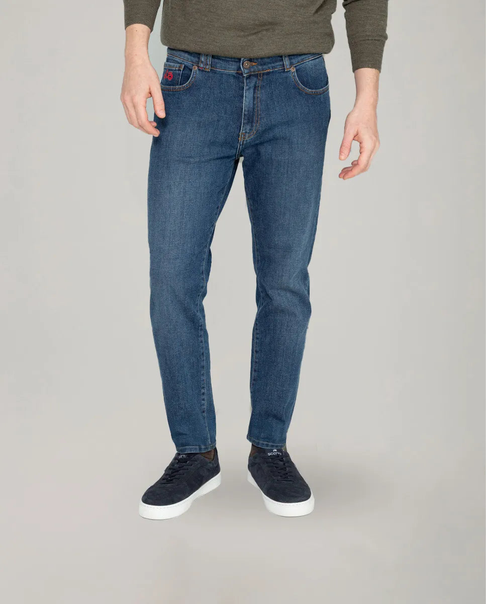 Pantalón vaquero oscuro