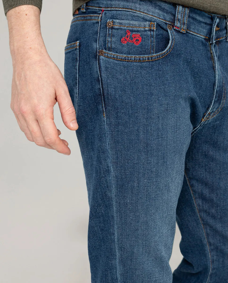 Pantalón vaquero oscuro