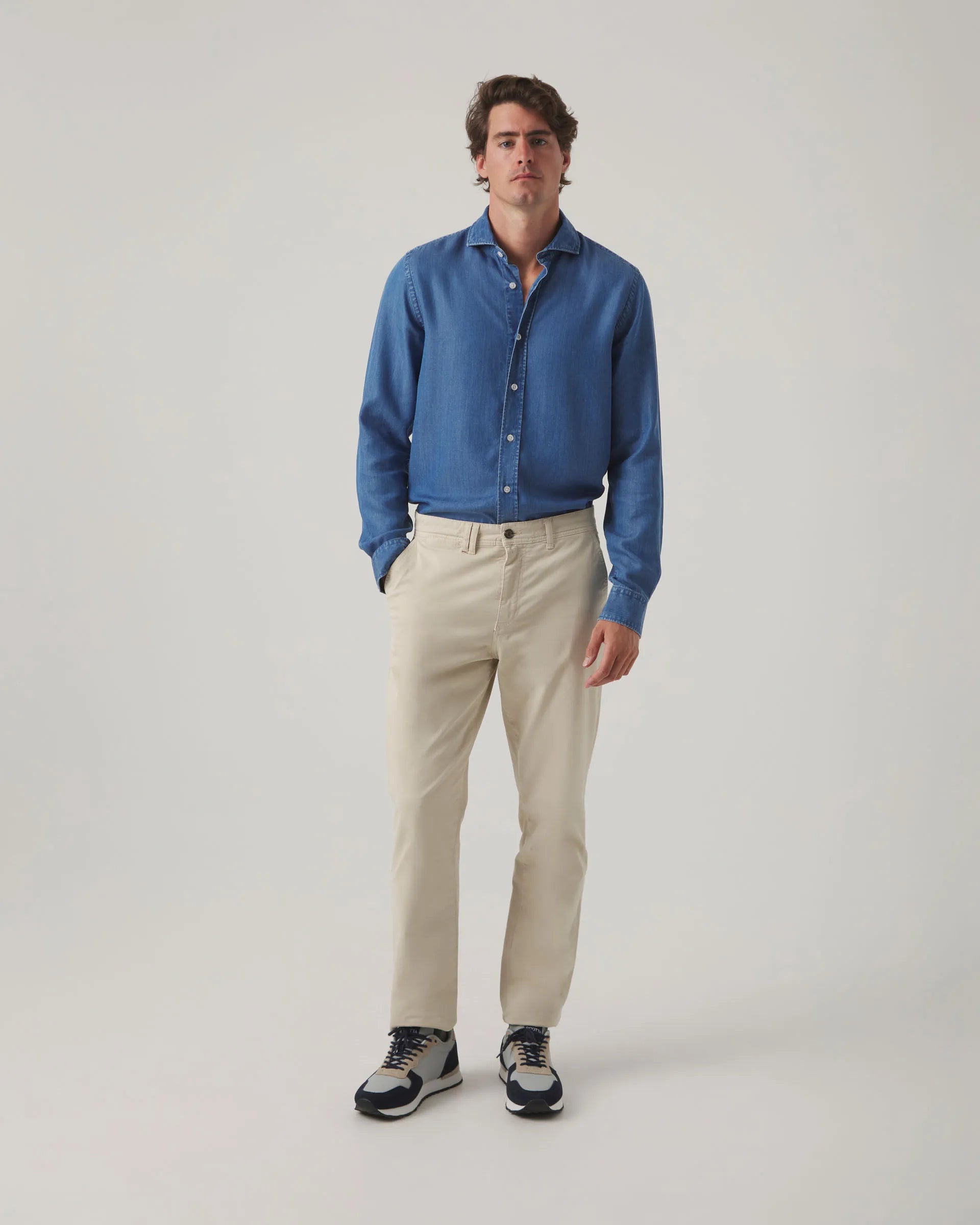 Pantalón chino beige