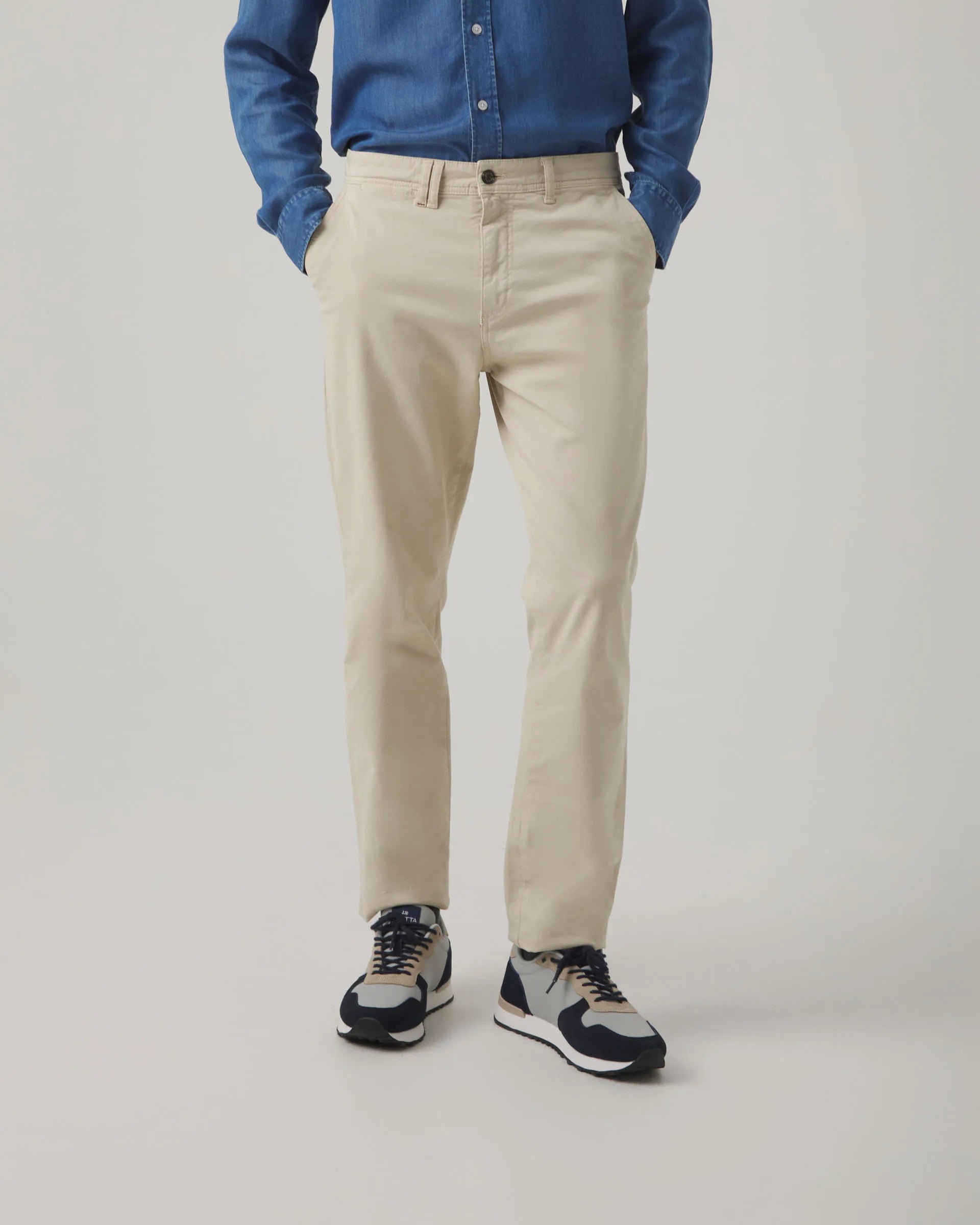 Pantalón chino beige