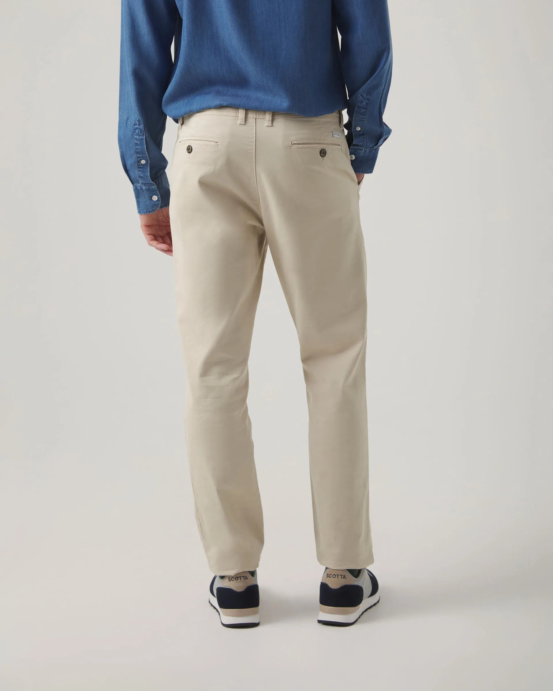 Pantalón chino beige